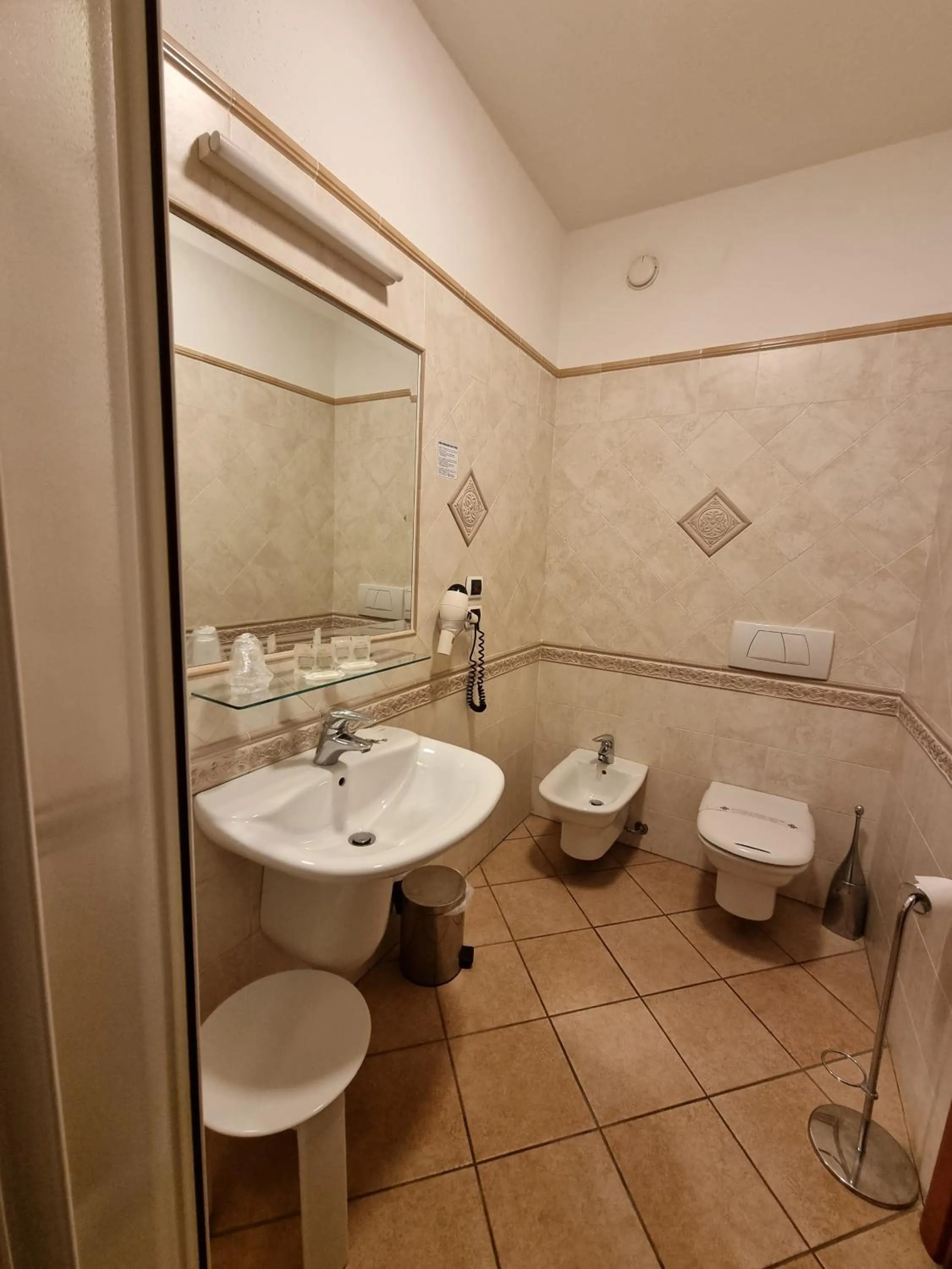 Shower in Hotel Delle Isole