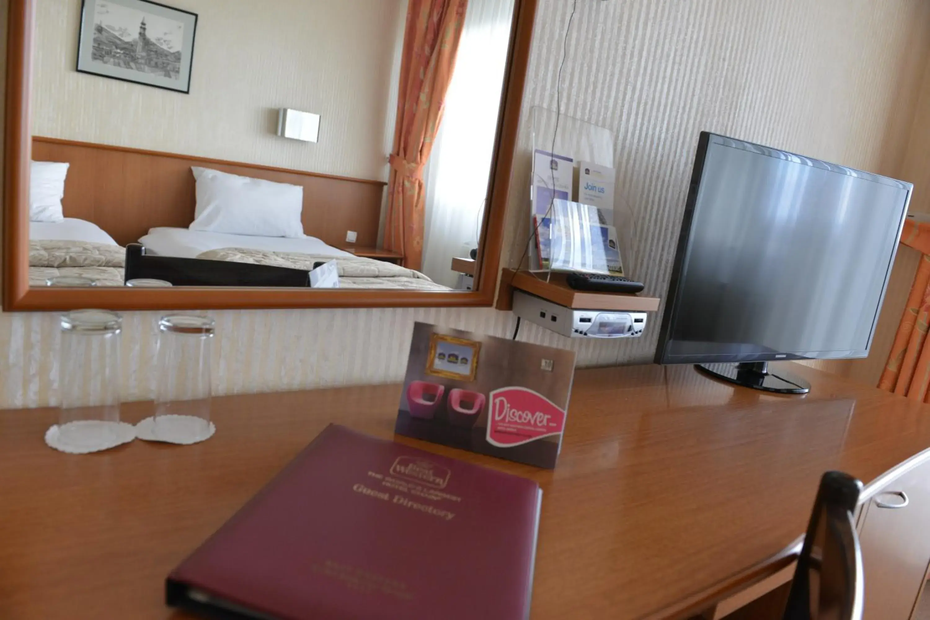 Twin Room with Balcony - single occupancy in Hotel Bellevue Twin Room with Balcony - single occupancy in Hotel Bellevue