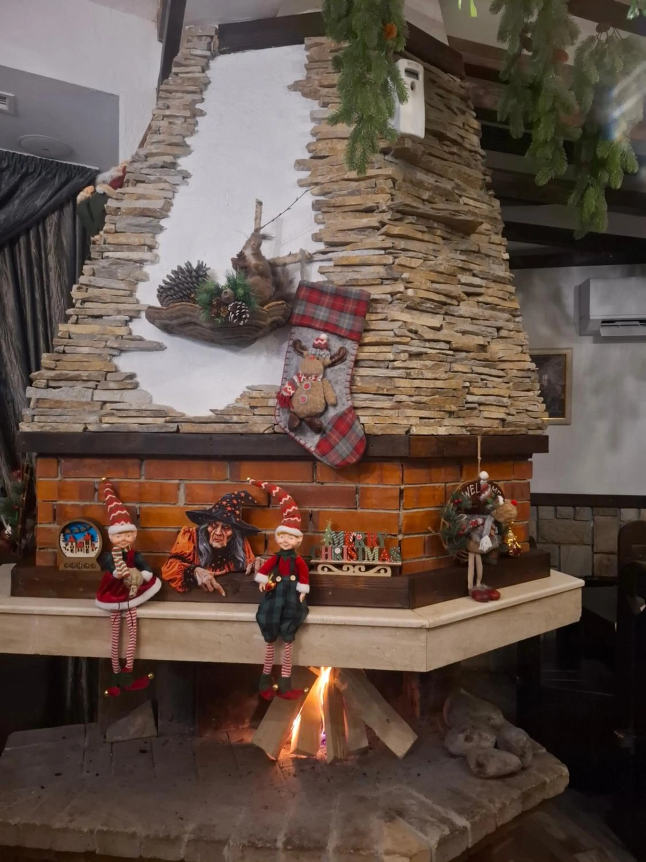 Restaurant/places to eat in Horlog Castle