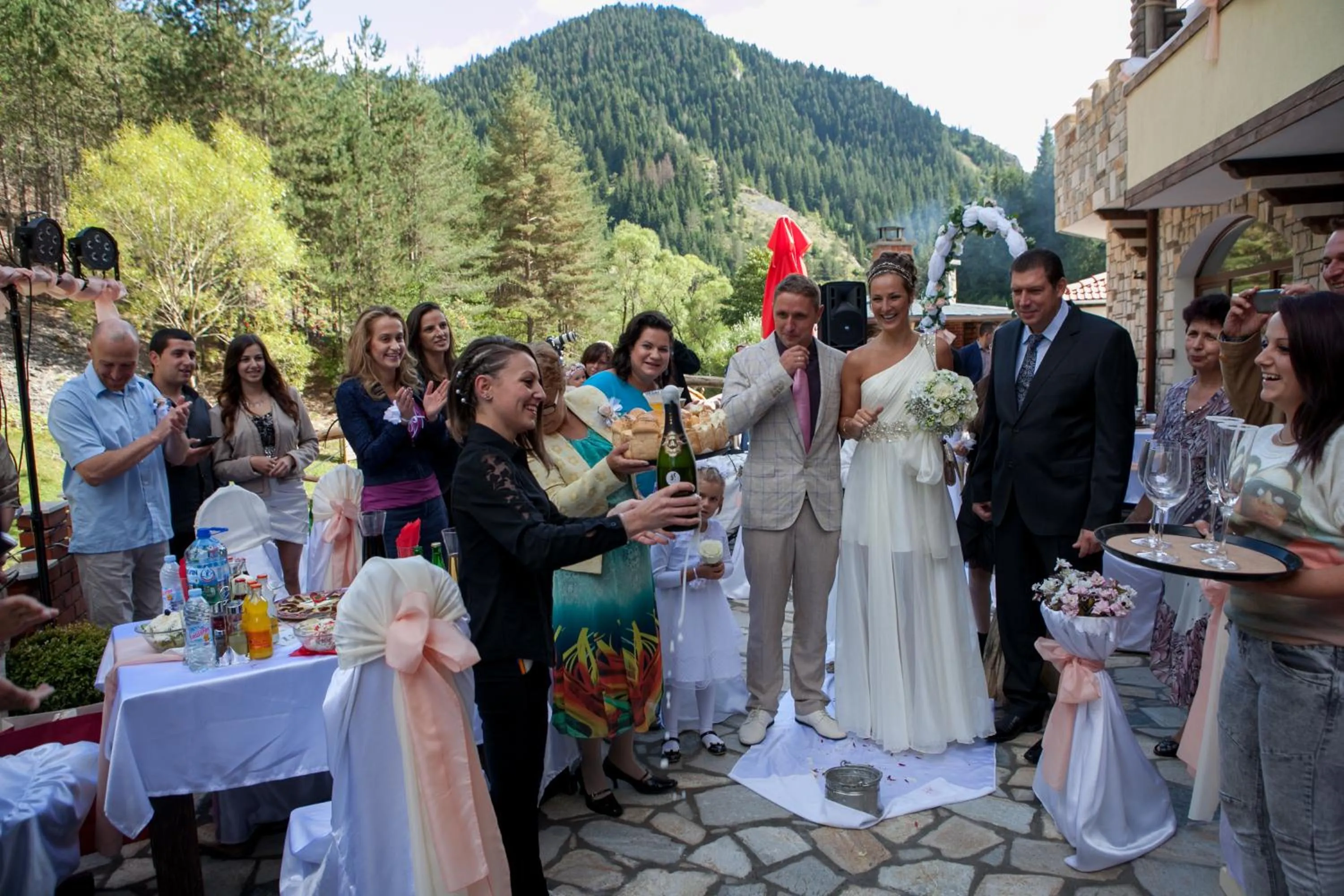 Restaurant/places to eat in Horlog Castle