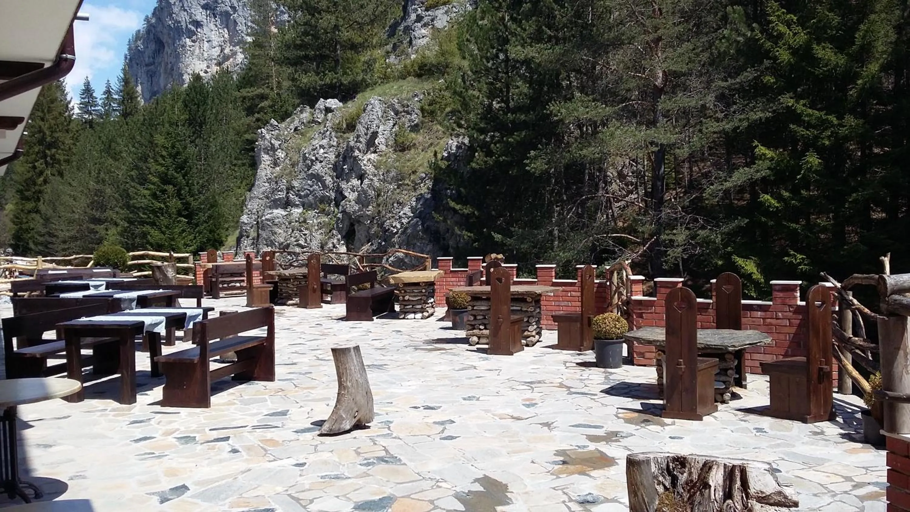 Restaurant/places to eat in Horlog Castle