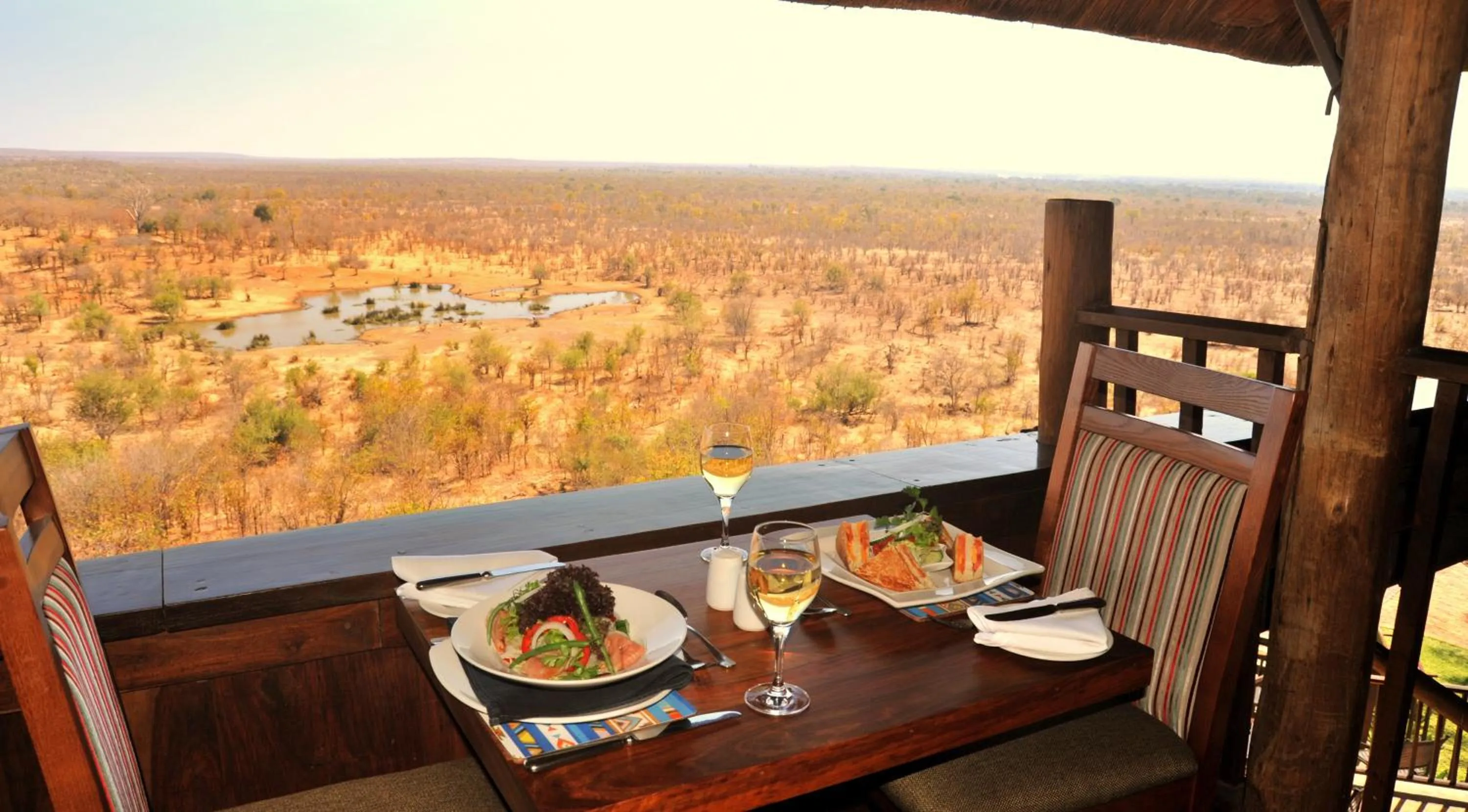 Restaurant/places to eat in Victoria Falls Safari Lodge