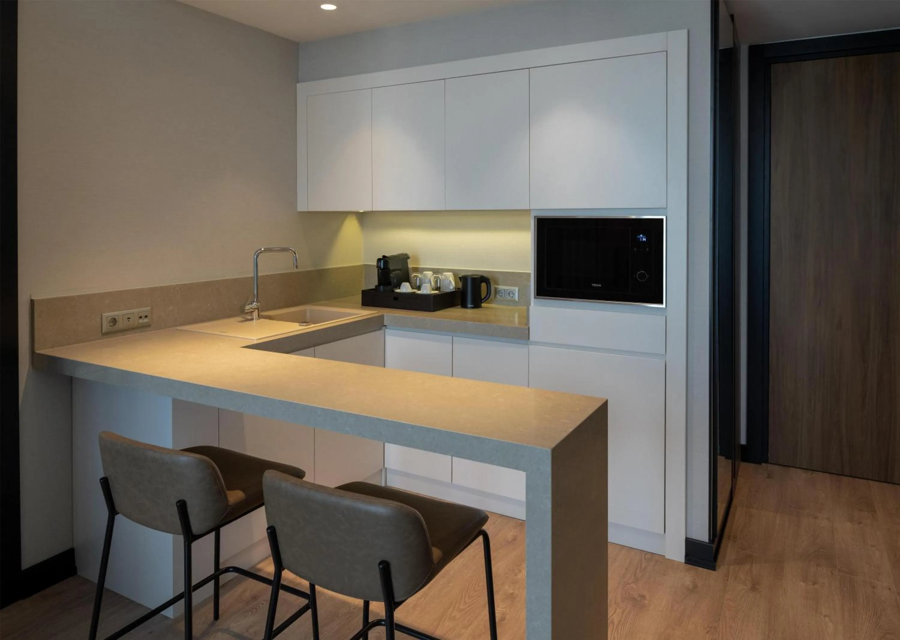 Kitchen or kitchenette in Altunizade Suites Istanbul, Curio Collection By Hilton