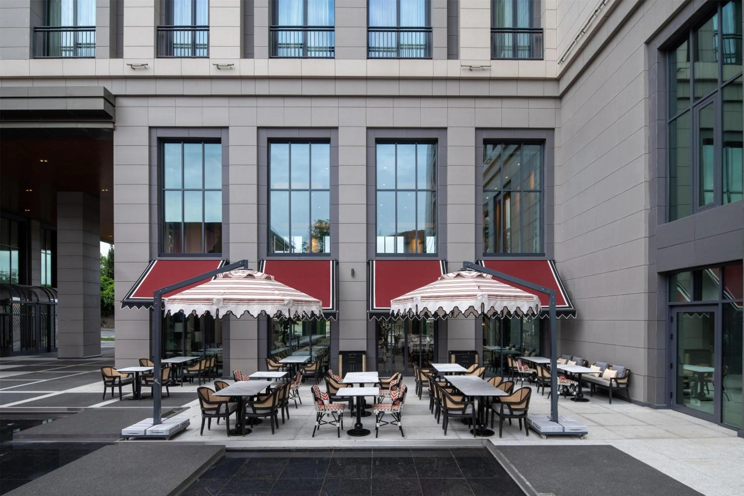 Restaurant/places to eat in Altunizade Suites Istanbul, Curio Collection By Hilton