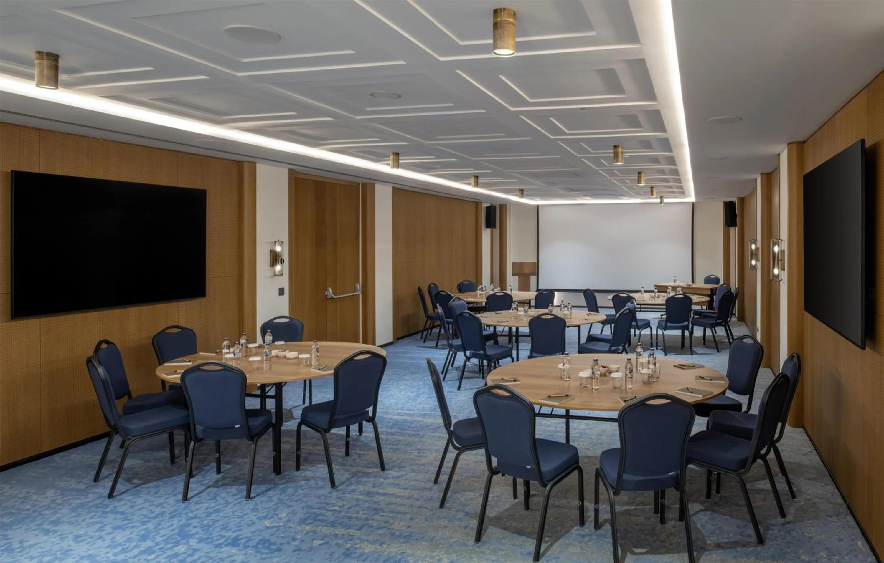 Meeting/conference room in Altunizade Suites Istanbul, Curio Collection By Hilton