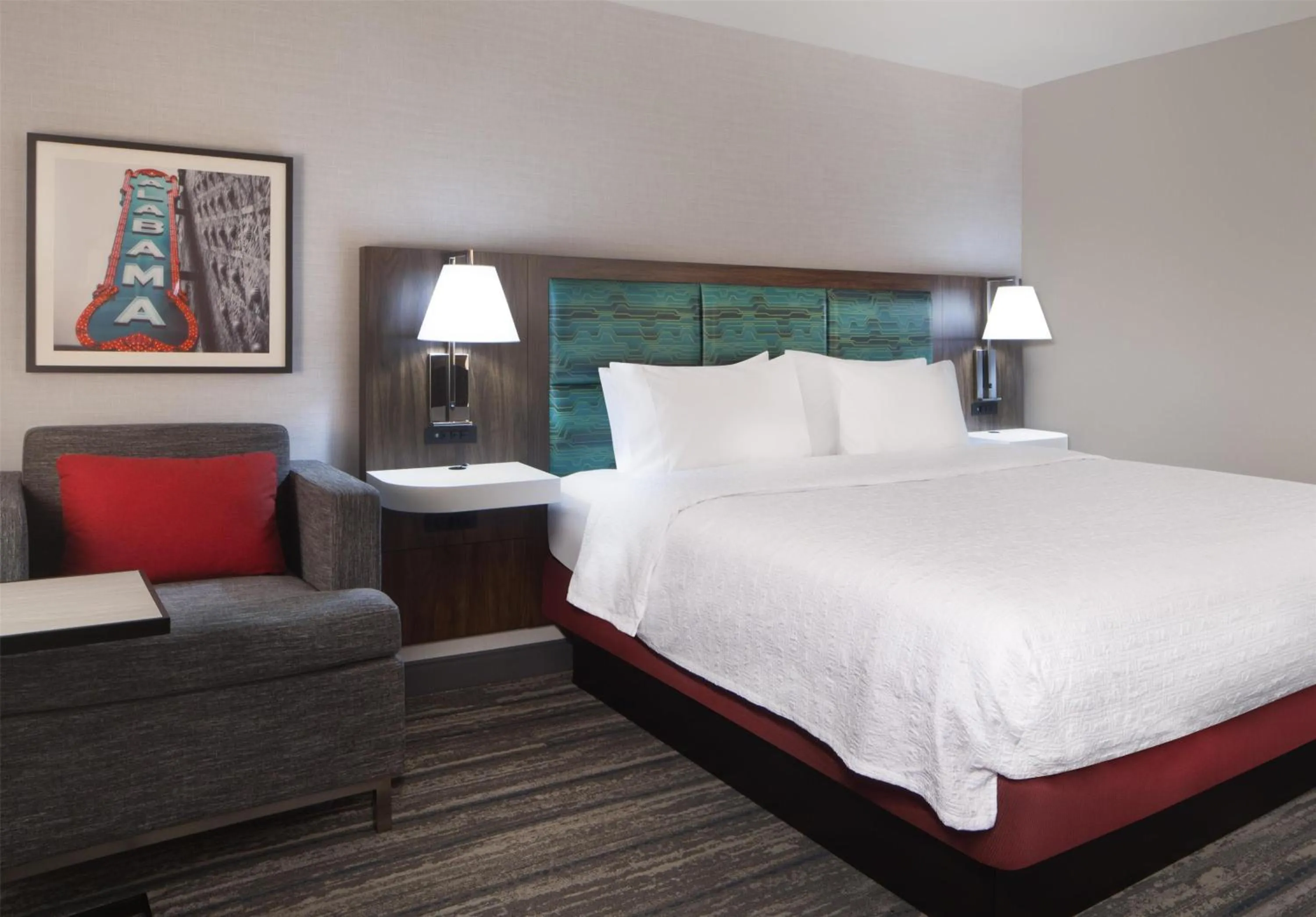 Bed in Hampton Inn Evergreen