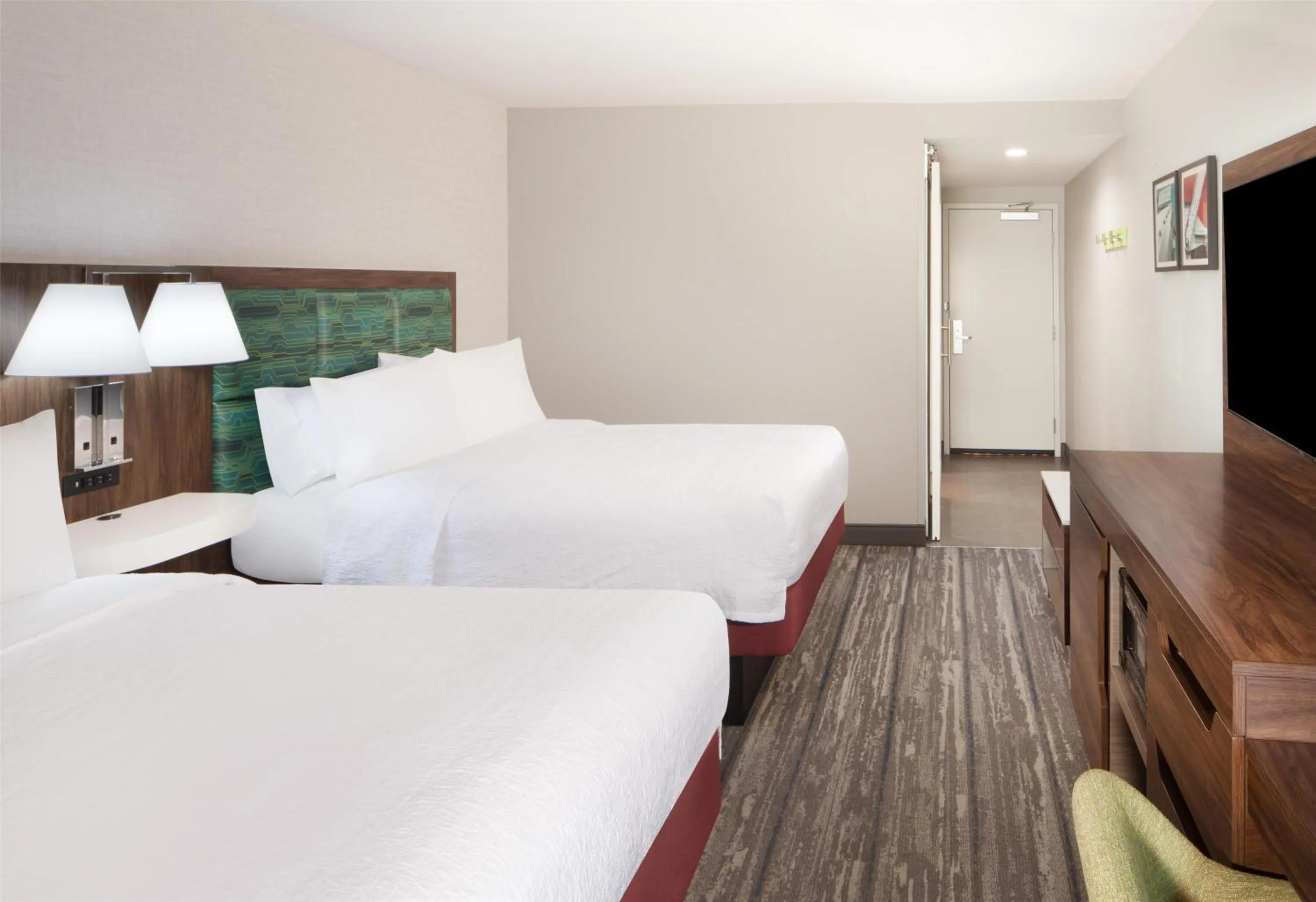 Bed in Hampton Inn Evergreen