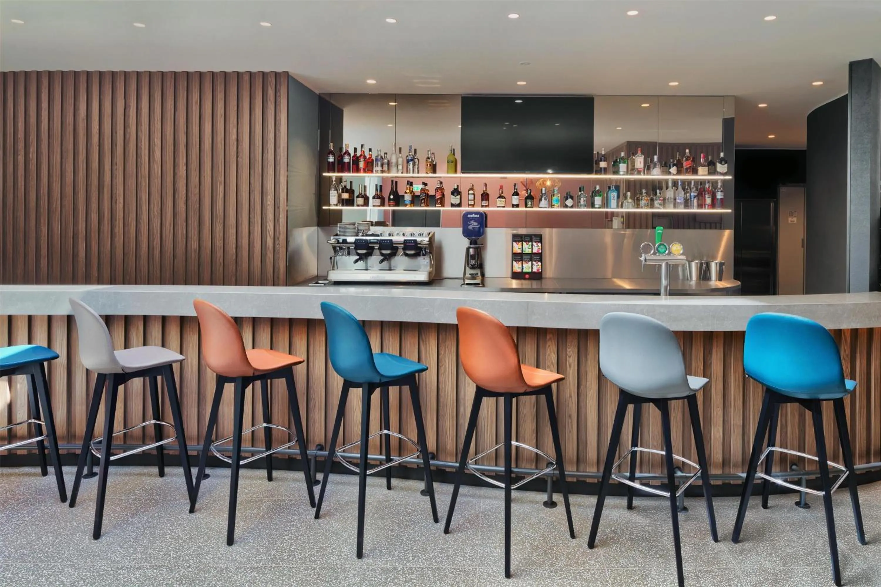 Lounge or bar in Hampton By Hilton Venice Isola Nuova