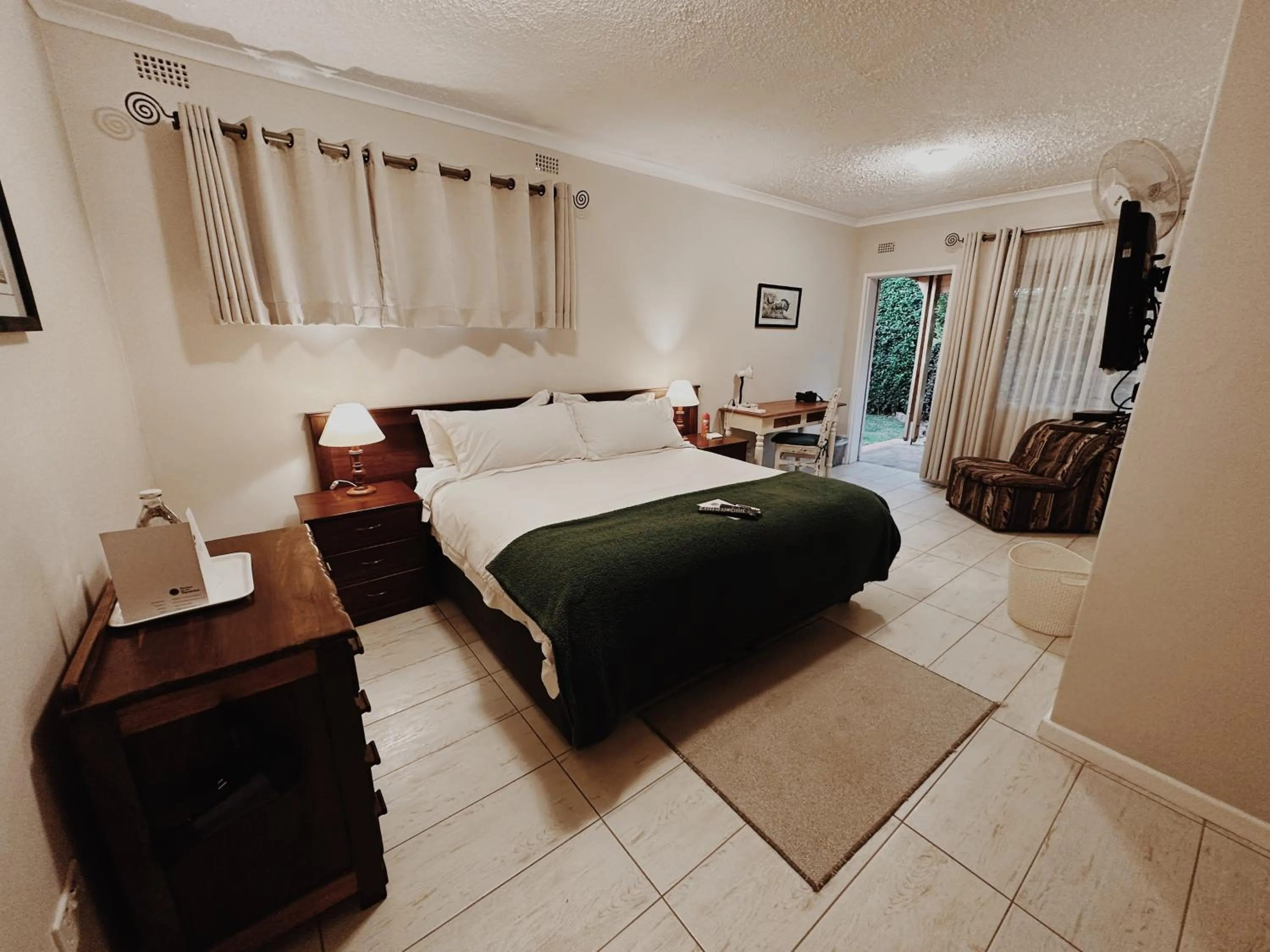 Bedroom, Bed in Malcolm Lodge