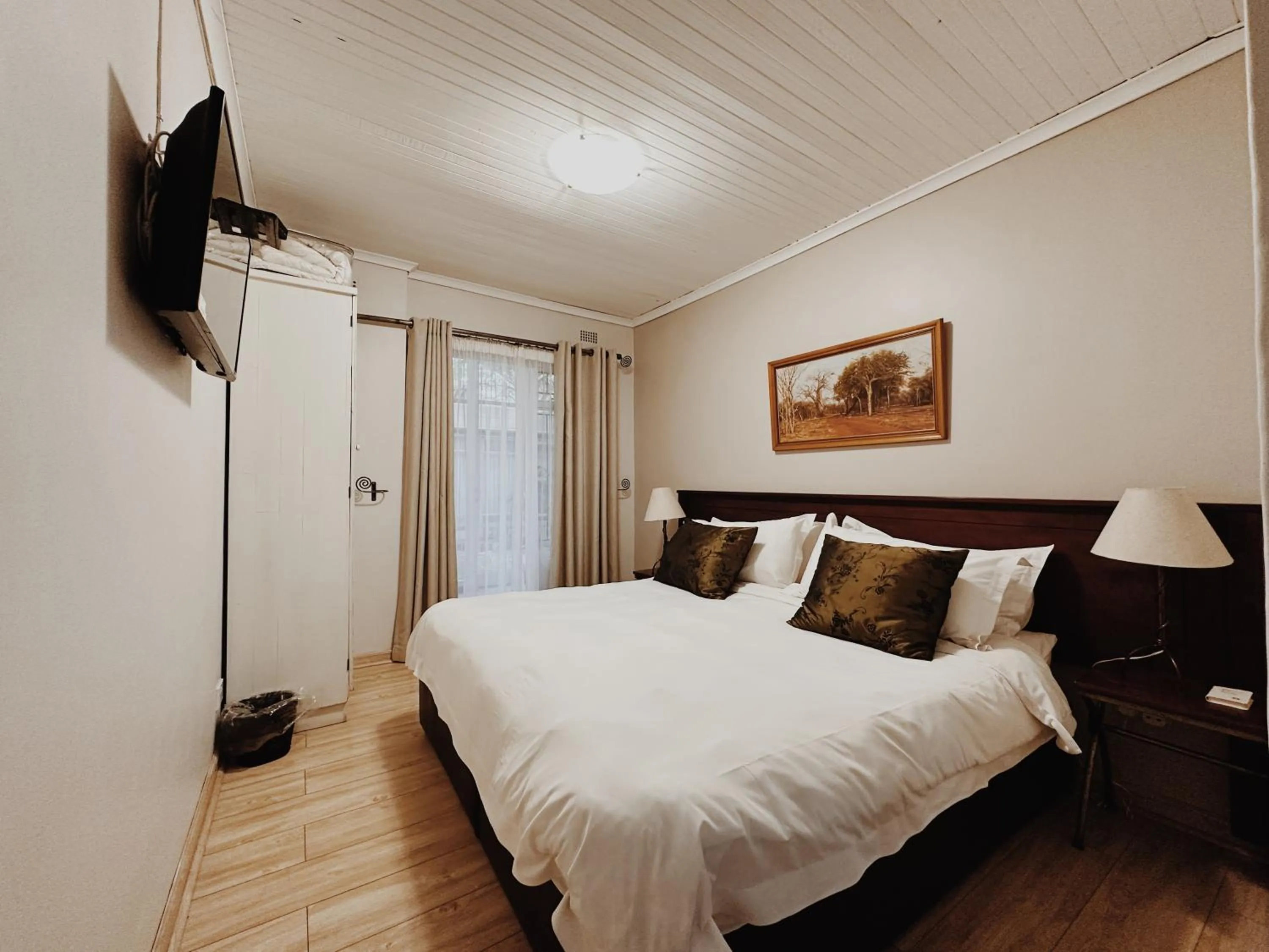 TV and multimedia, Bed in Malcolm Lodge