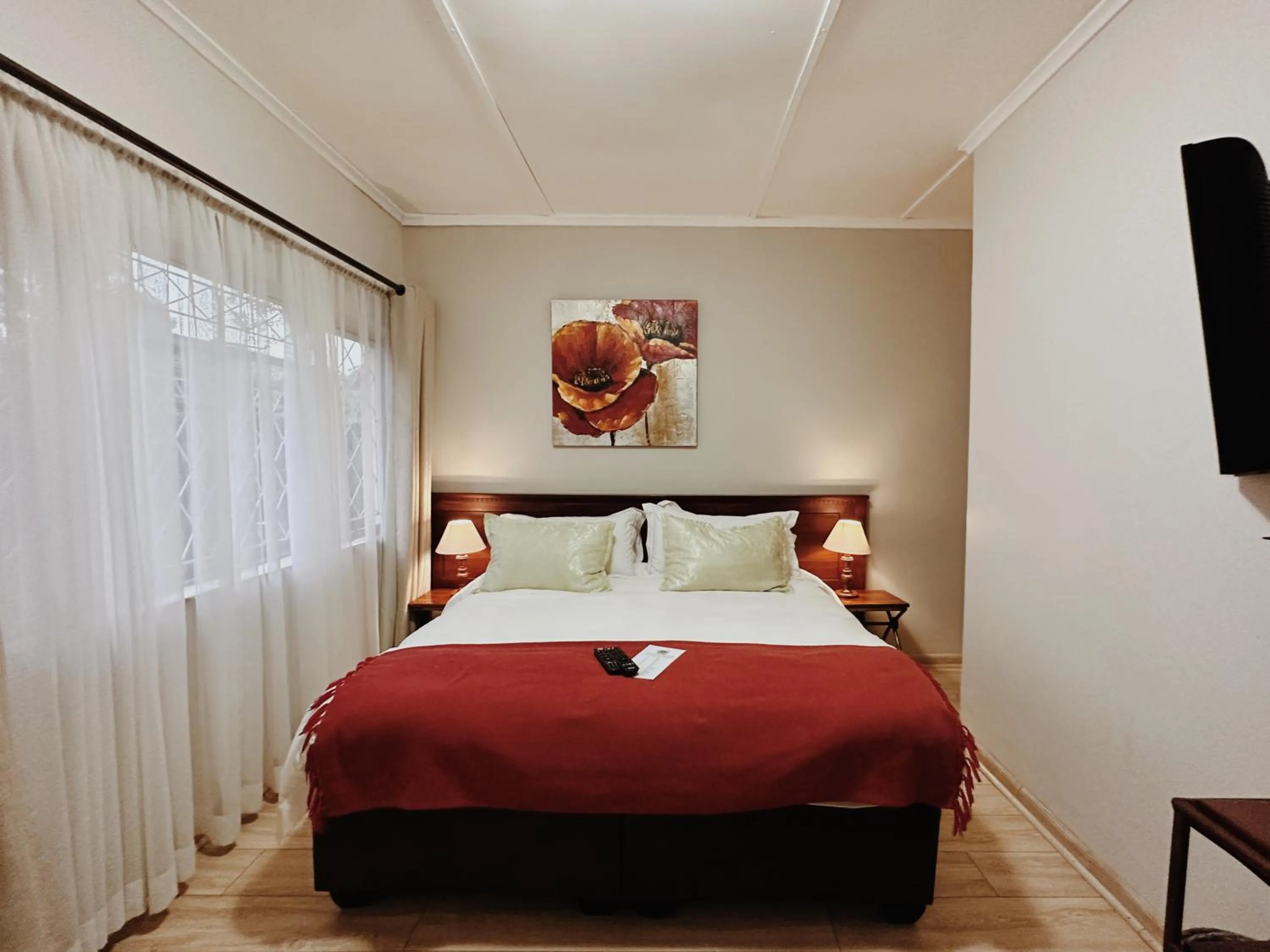 TV and multimedia, Bed in Malcolm Lodge