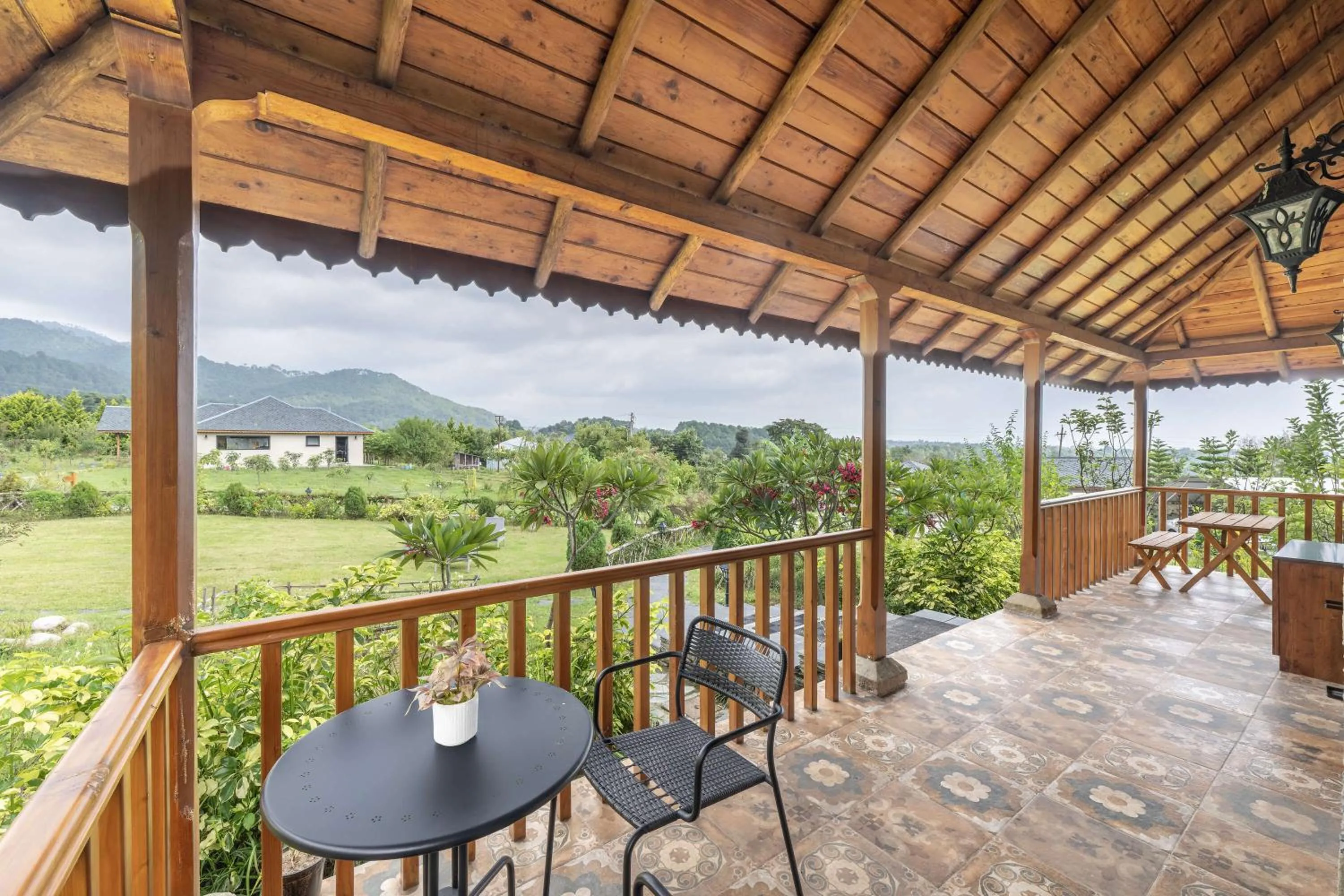 Patio in Echor Hill Farm Cottages Palampur
