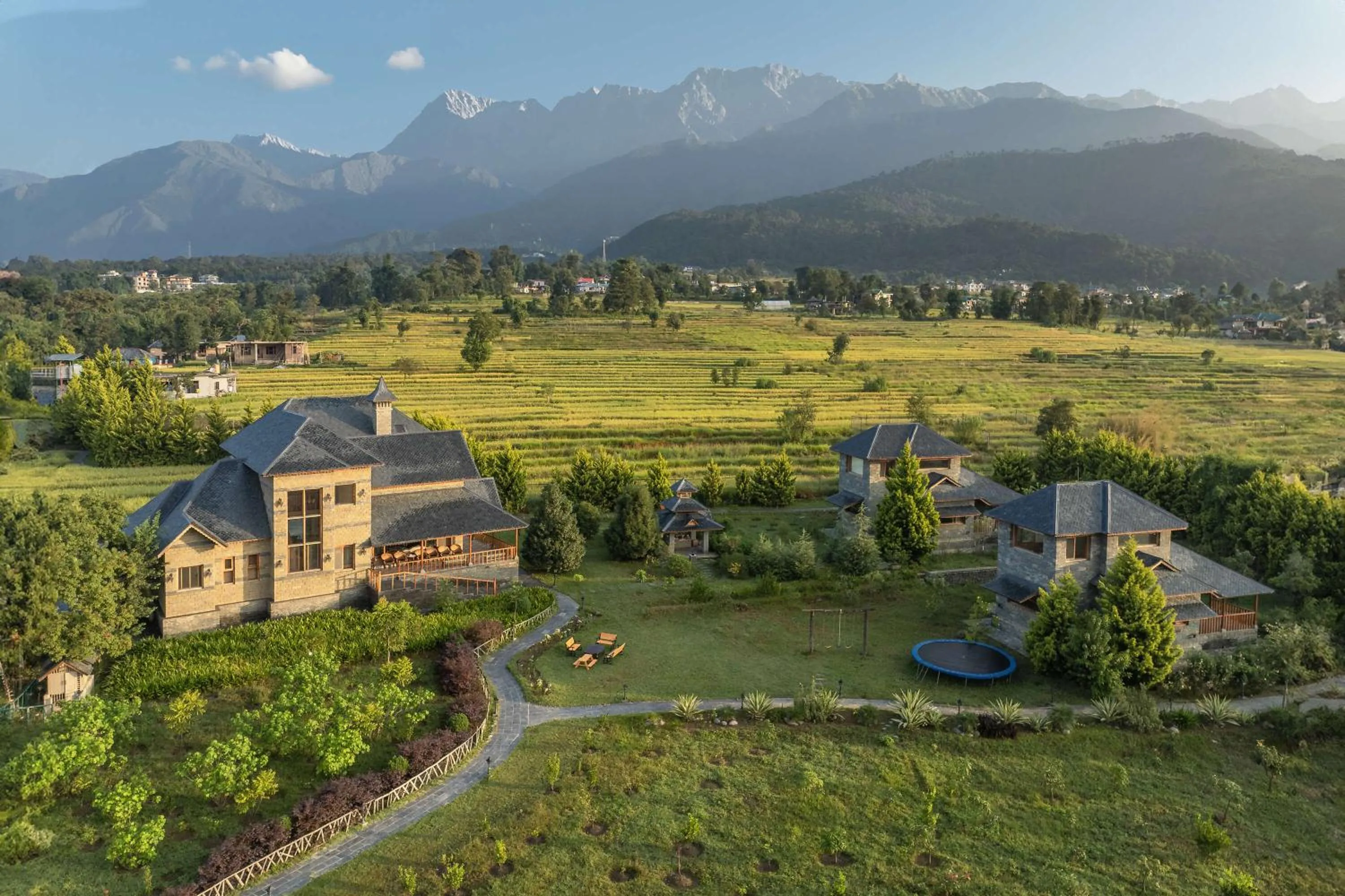 Property building in Echor Hill Farm Cottages Palampur