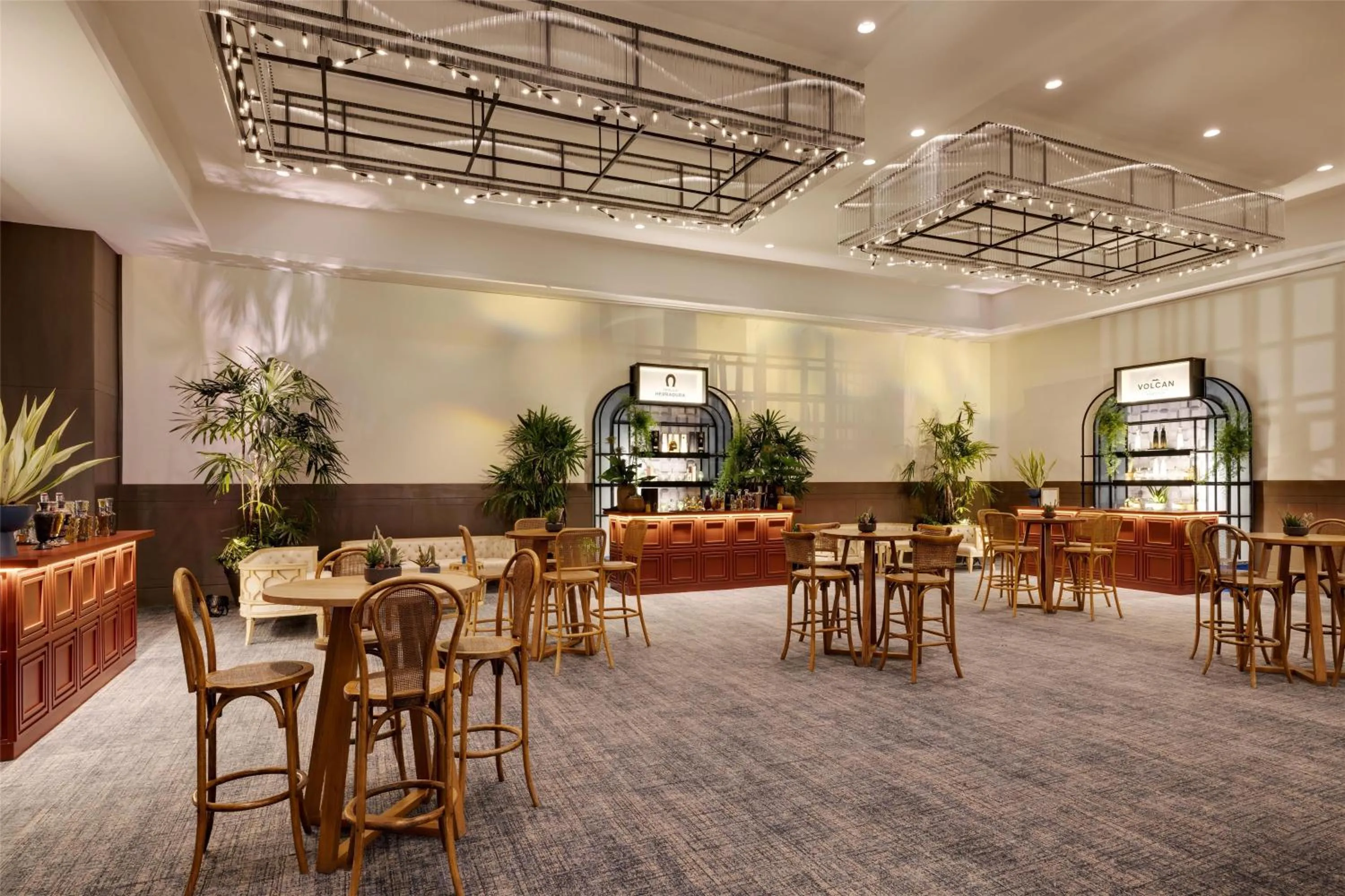 Meeting/conference room in Hotel Santiago, Curio Collection By Hilton