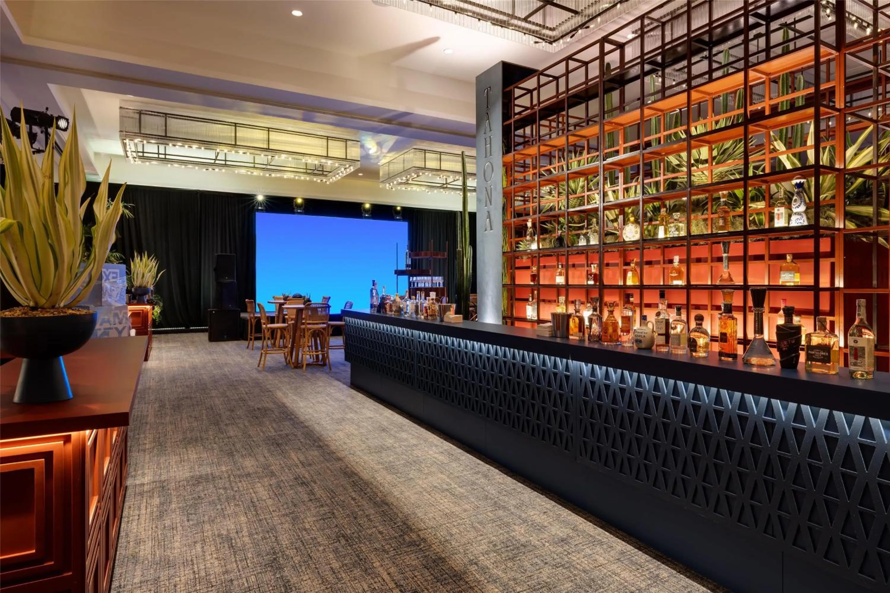 Lounge or bar in Hotel Santiago, Curio Collection By Hilton