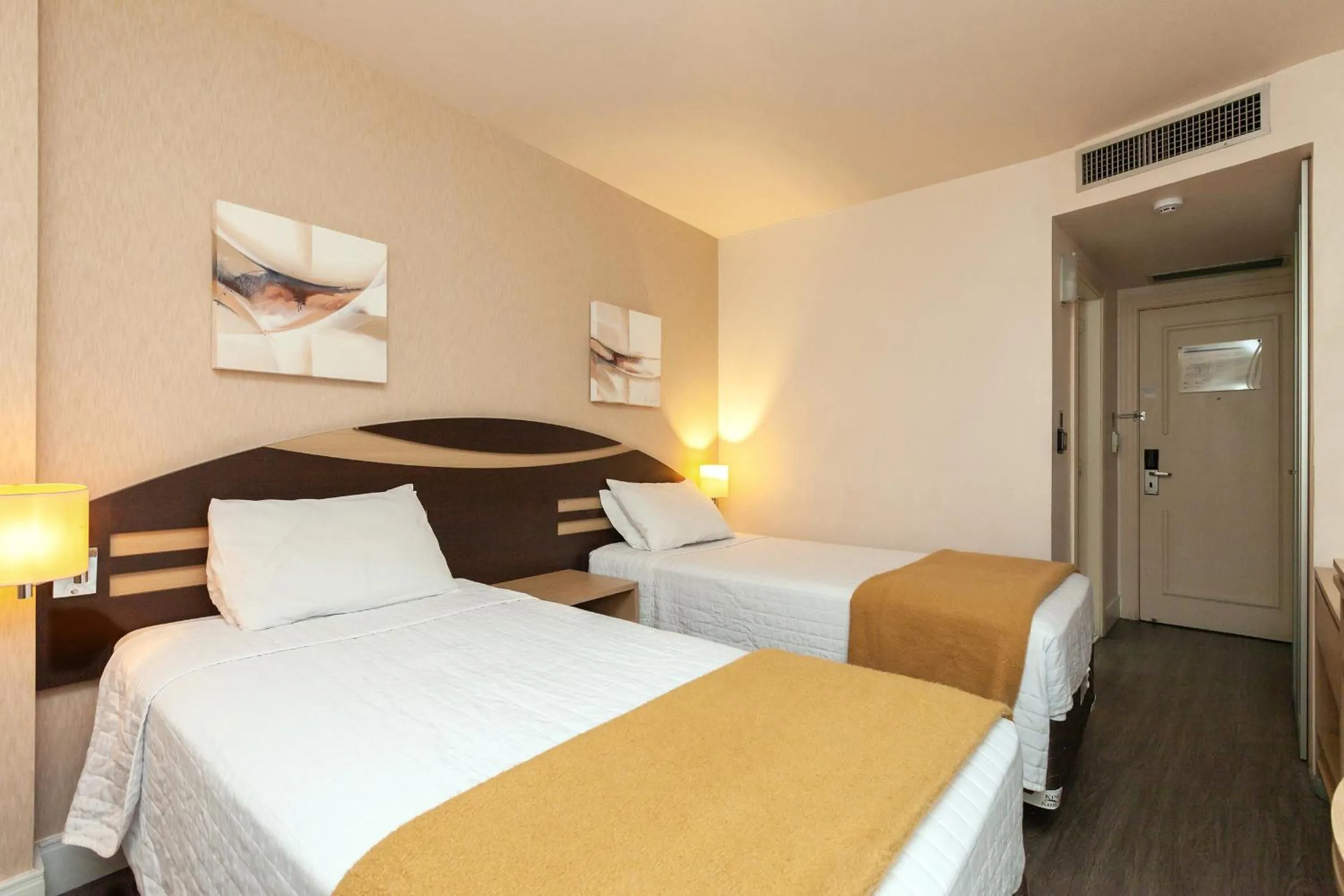 Photo of the whole room, Bed in Tri Hotel Vittoria Bento