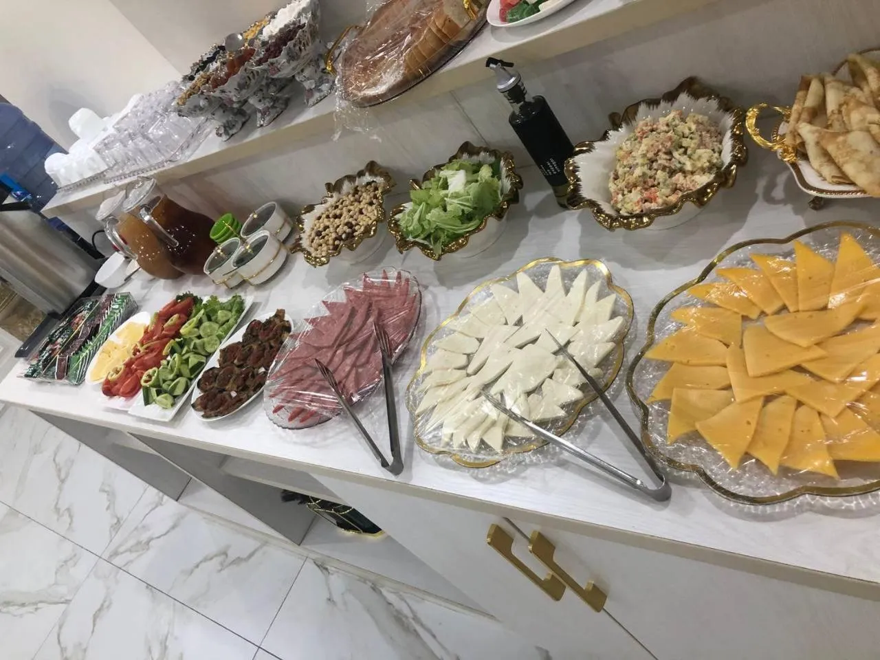 Buffet breakfast in Beksaroy