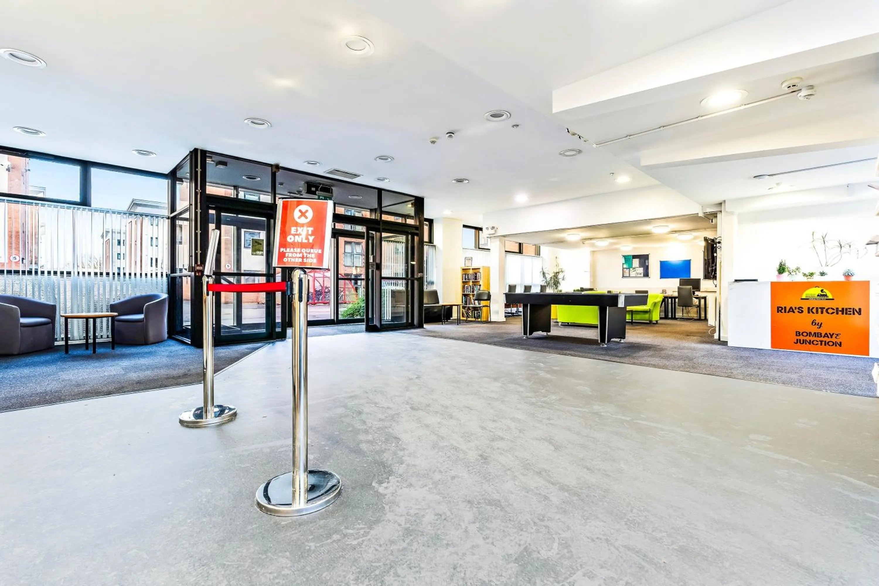 Lobby or reception in OYO Crewe City Centre