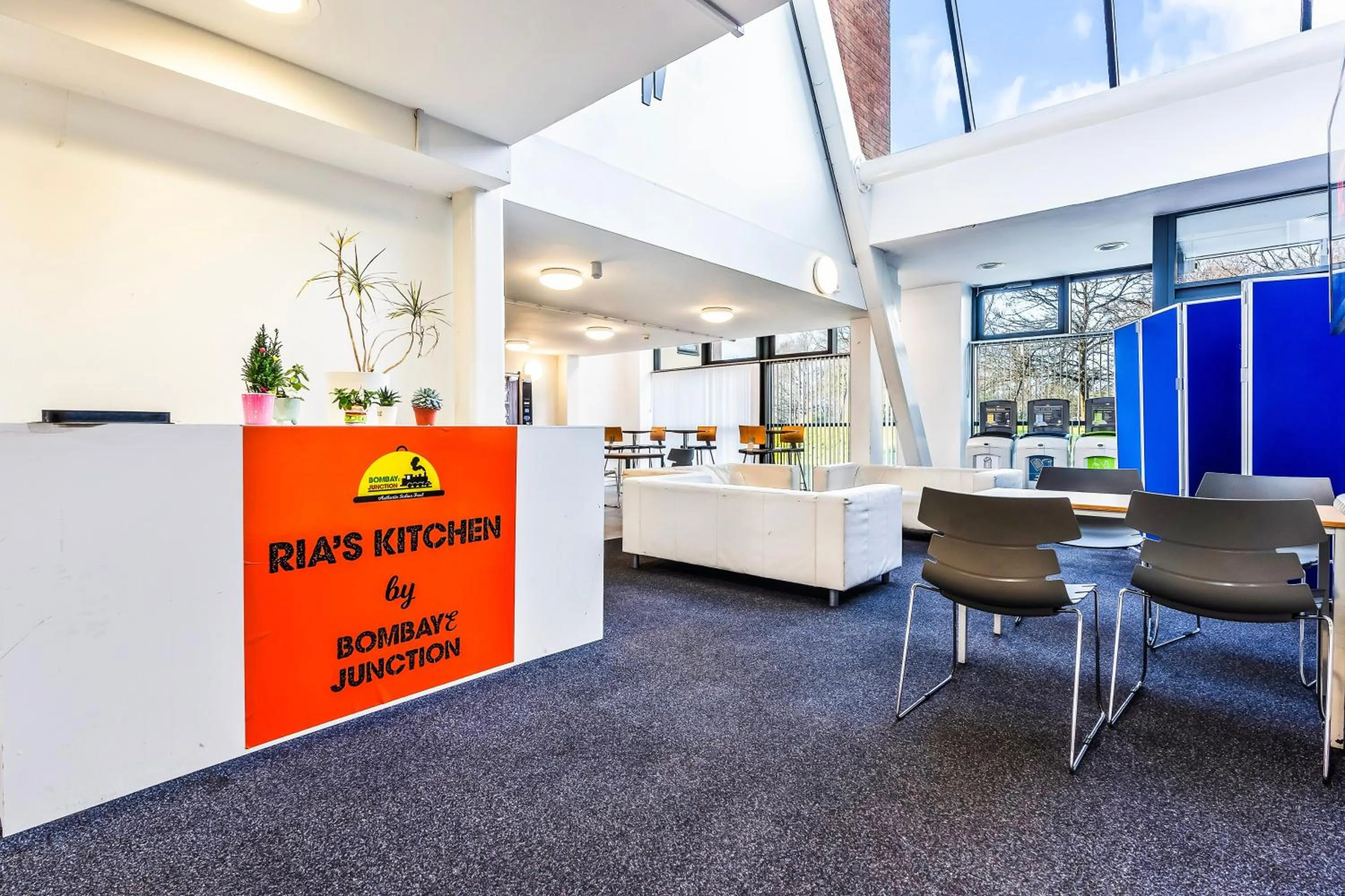 Lobby or reception in OYO Crewe City Centre