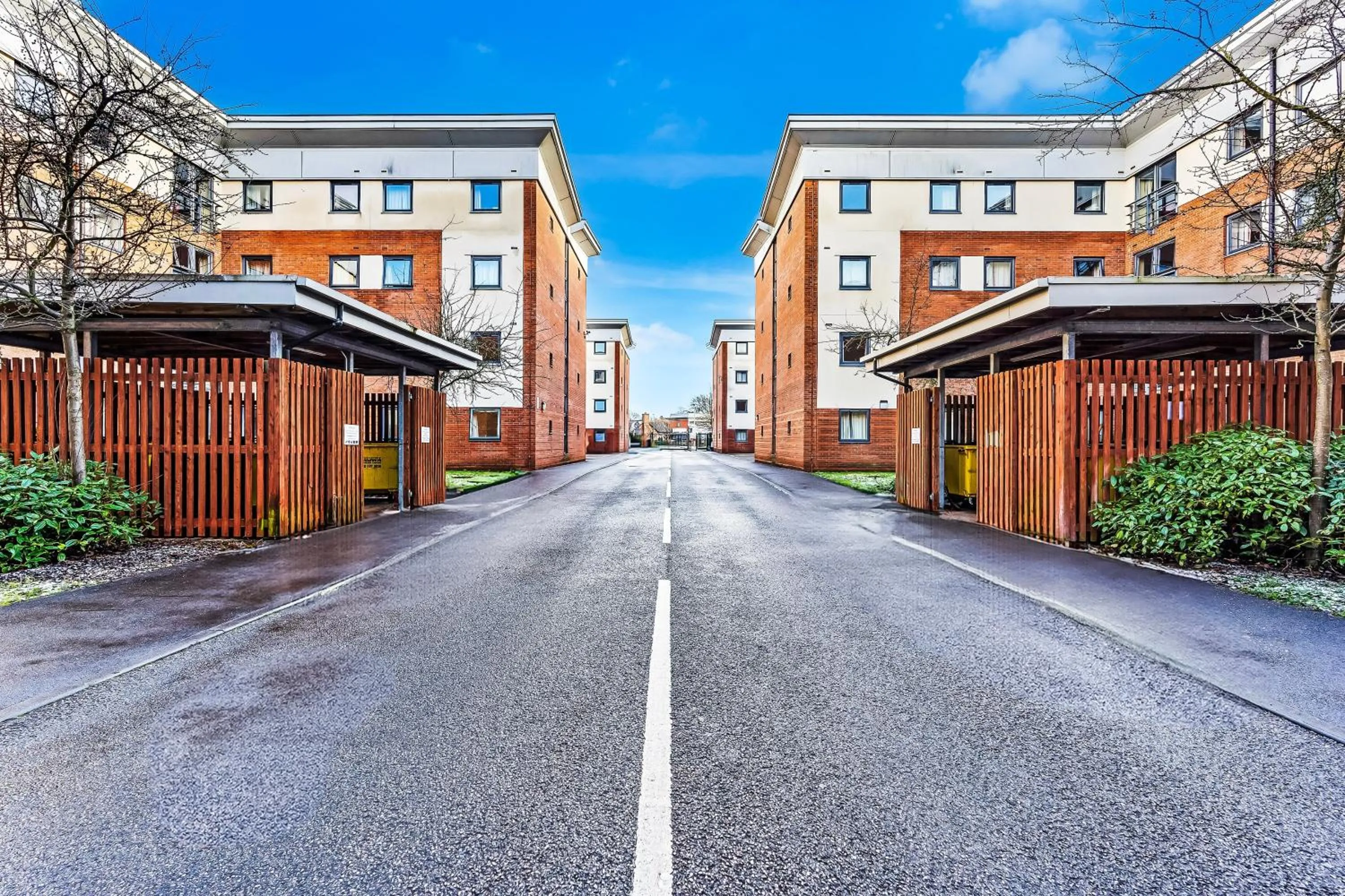 Facade/entrance in OYO Crewe City Centre