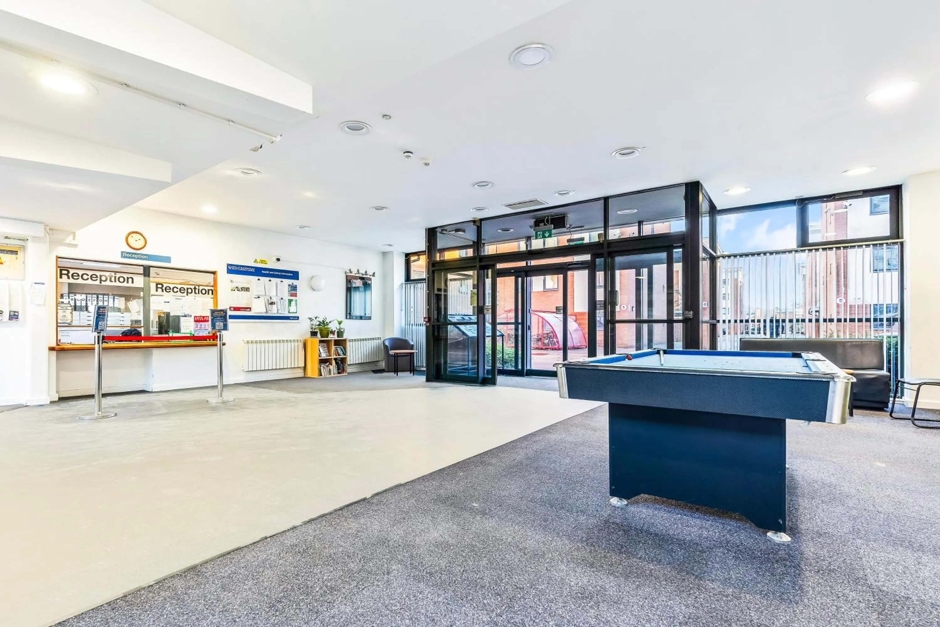 Lobby or reception in OYO Crewe City Centre