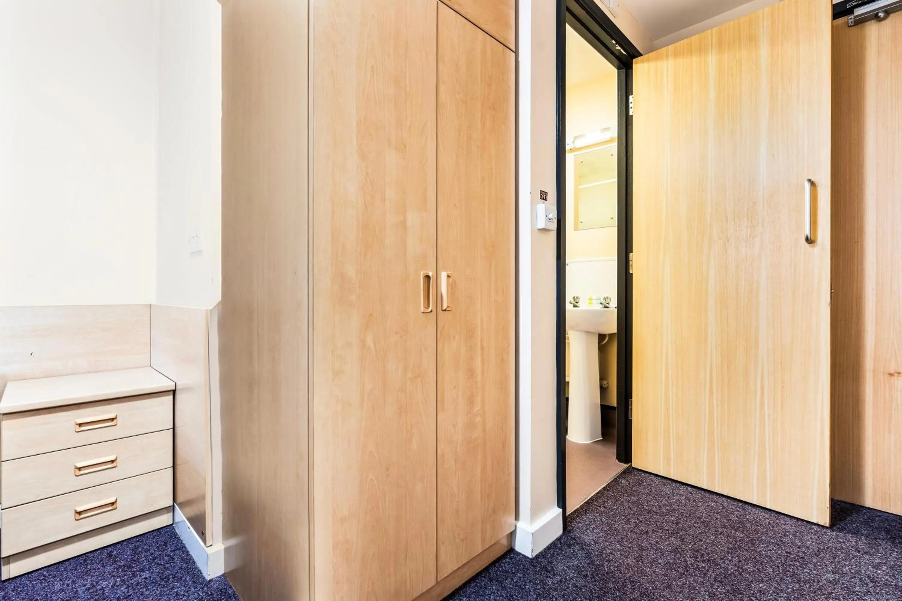 Bedroom in OYO Crewe City Centre