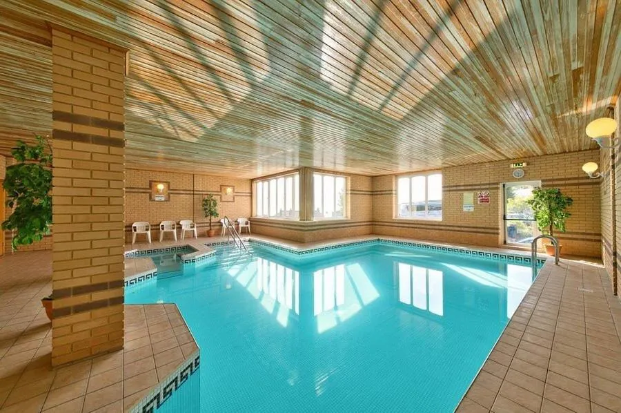 Swimming pool in Channel View Hotel