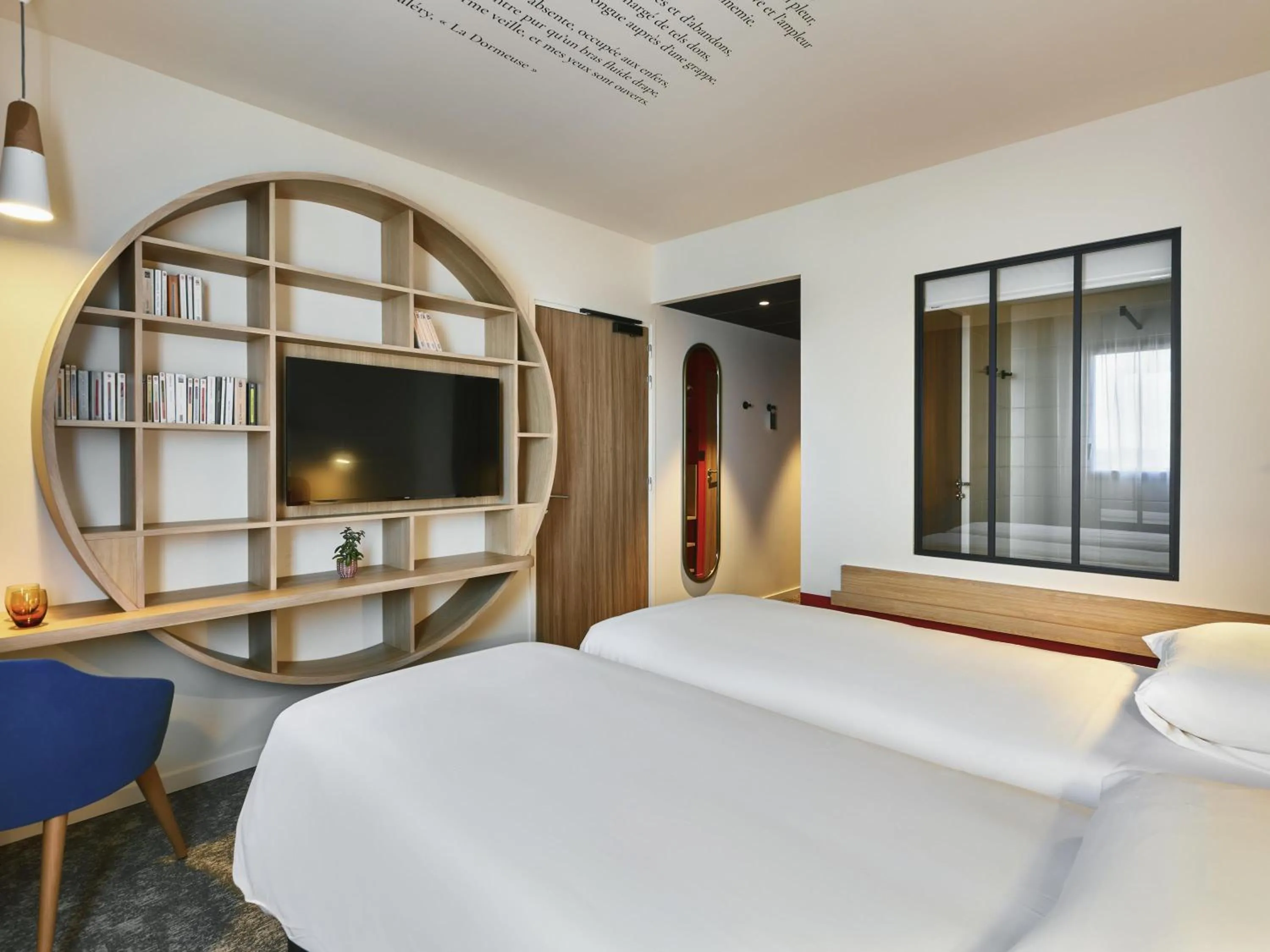 Bedroom, Bed in ibis Styles La Roche-sur-Yon