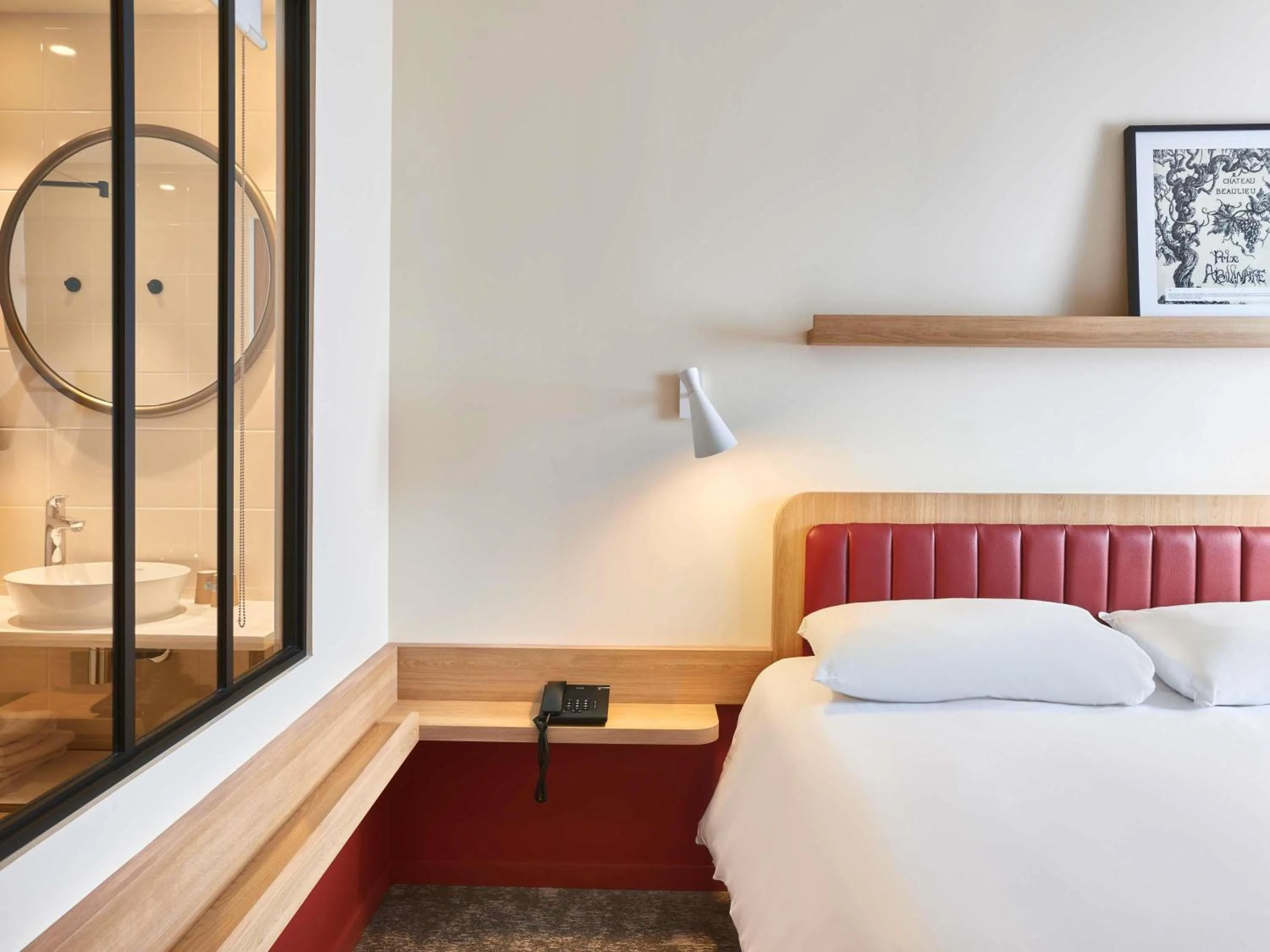 Bedroom, Bed in ibis Styles La Roche-sur-Yon