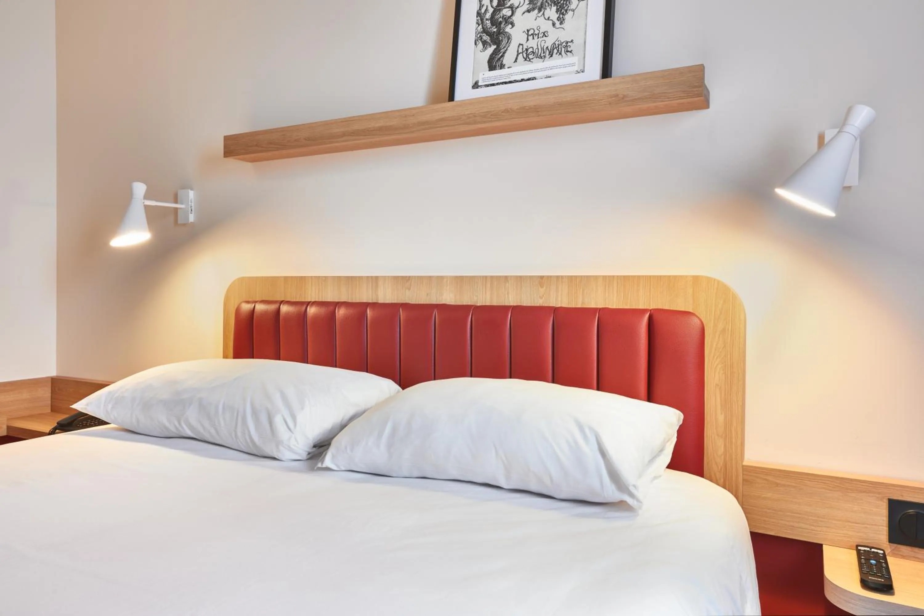 Photo of the whole room, Bed in ibis Styles La Roche-sur-Yon