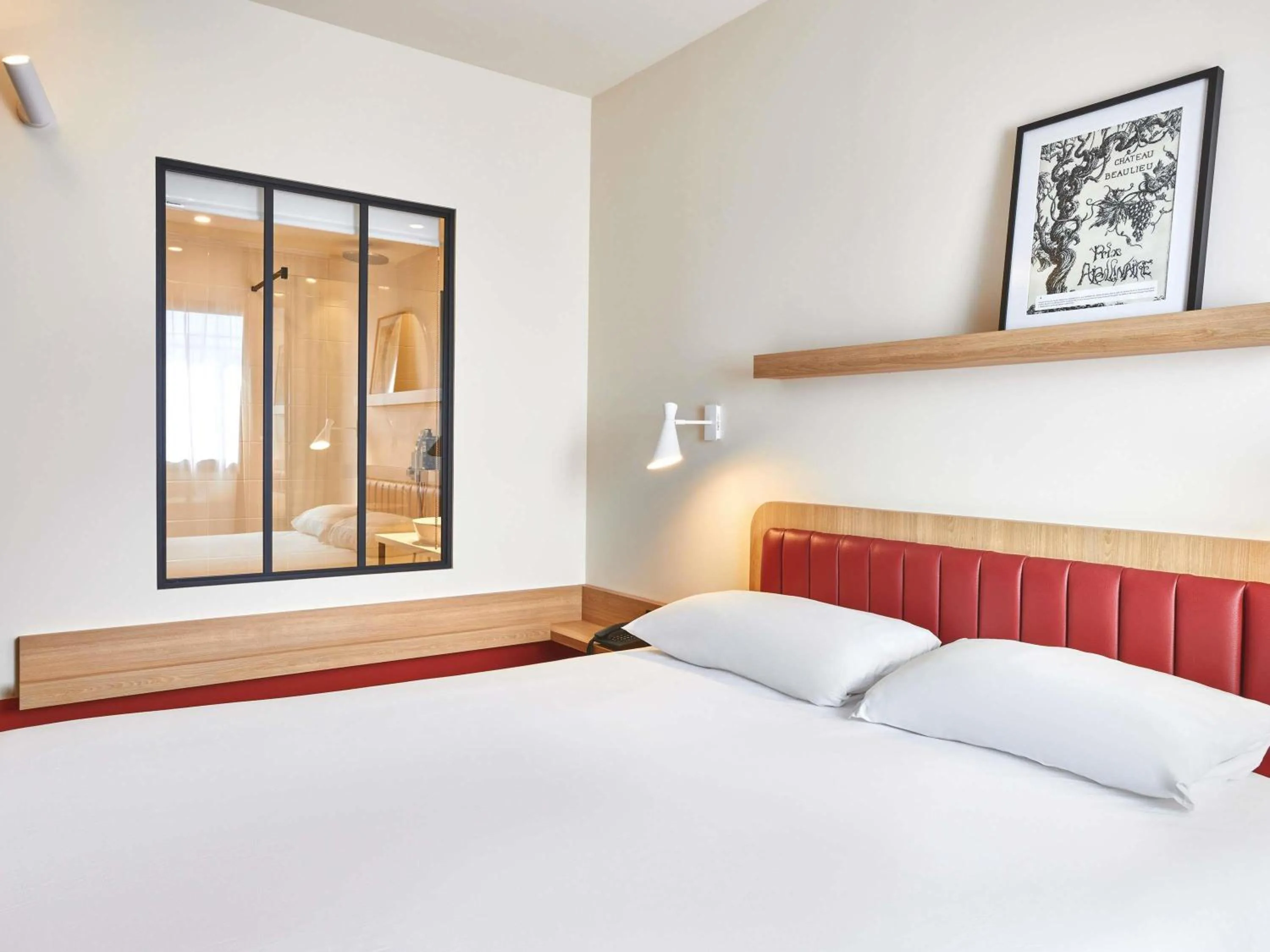 Bedroom, Bed in ibis Styles La Roche-sur-Yon