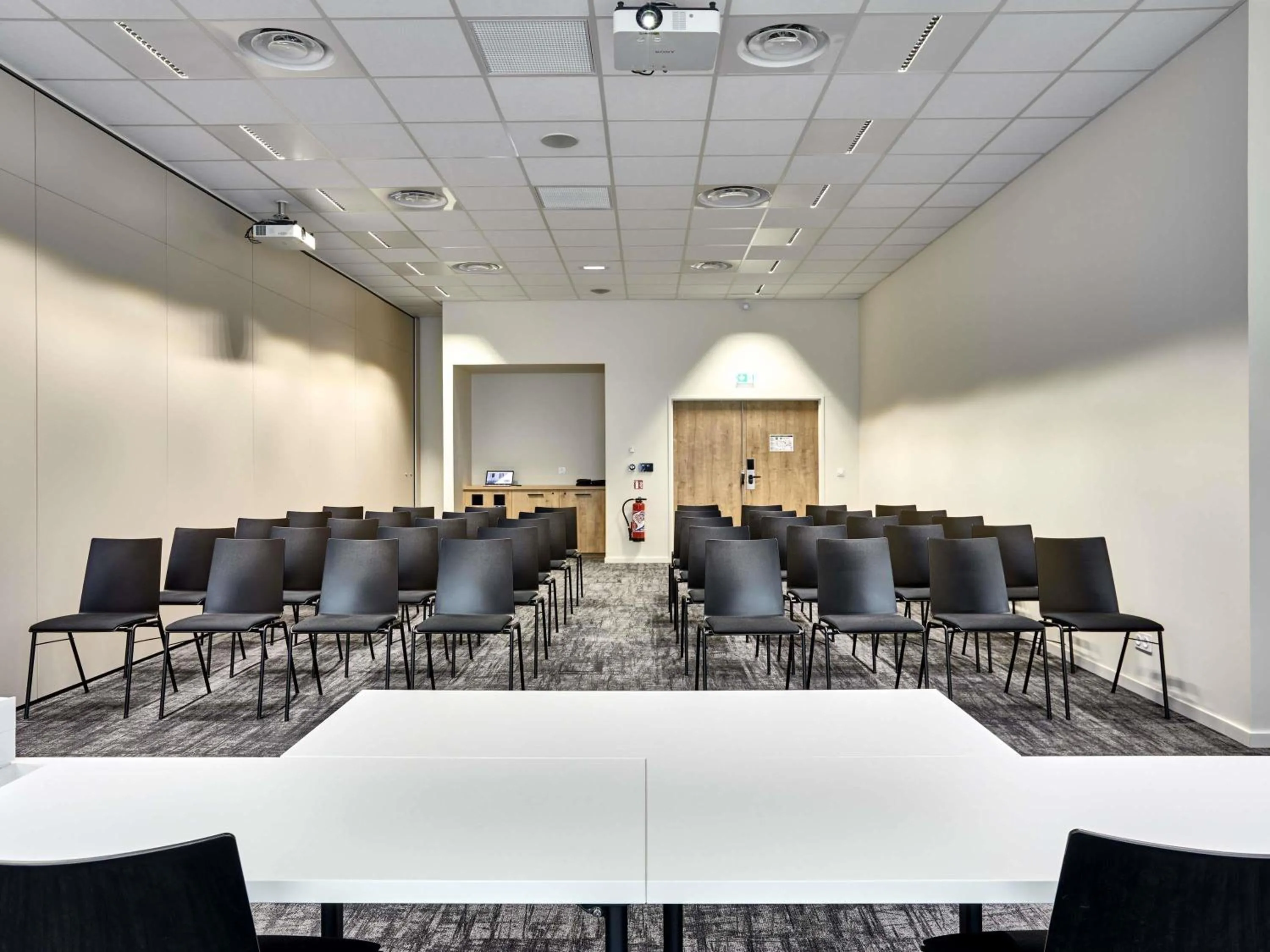 Meeting/conference room in ibis Styles La Roche-sur-Yon