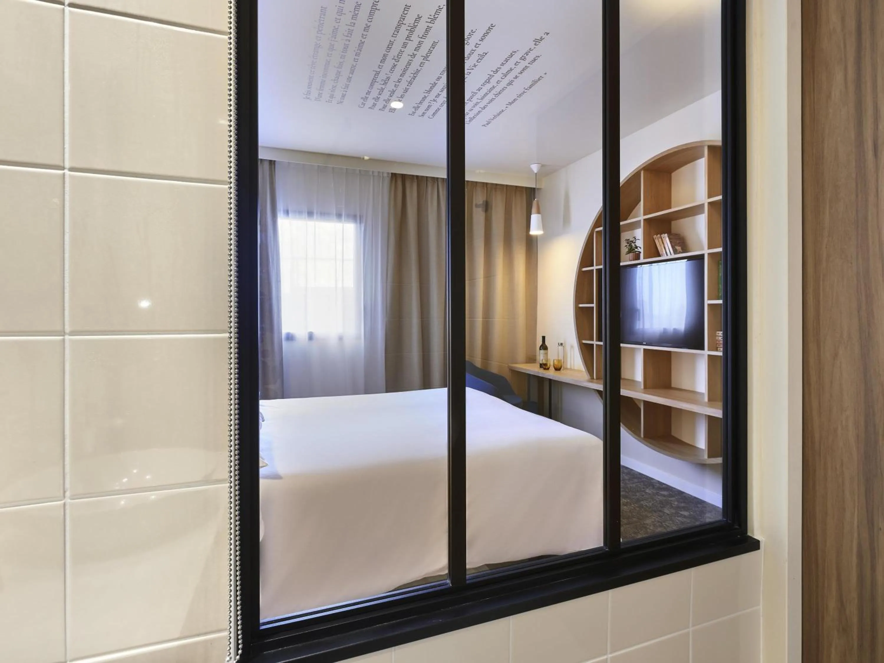 Bedroom, Bed in ibis Styles La Roche-sur-Yon