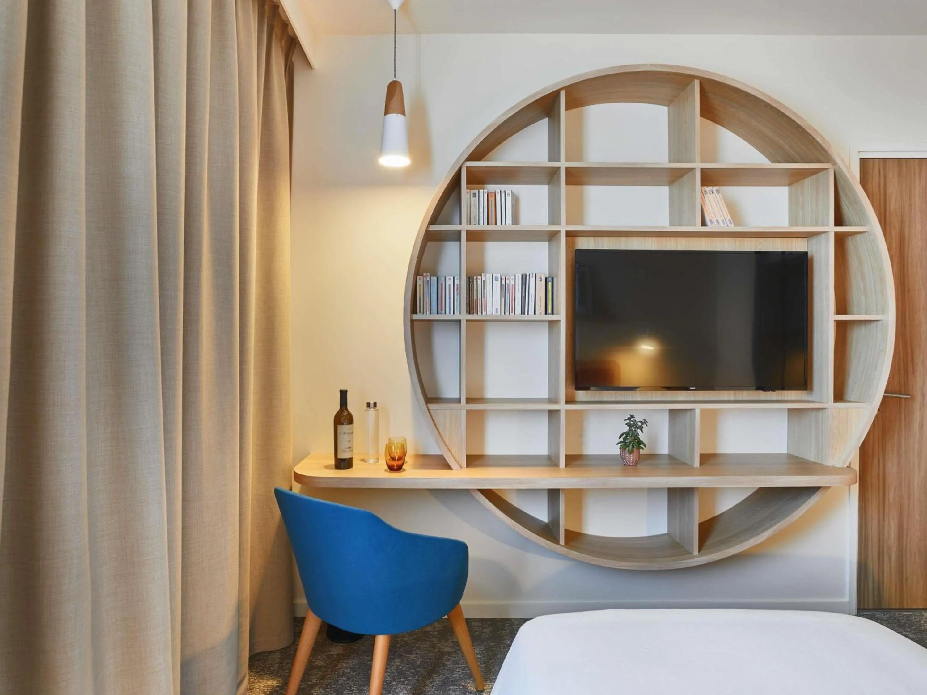 Bedroom, Bed in ibis Styles La Roche-sur-Yon