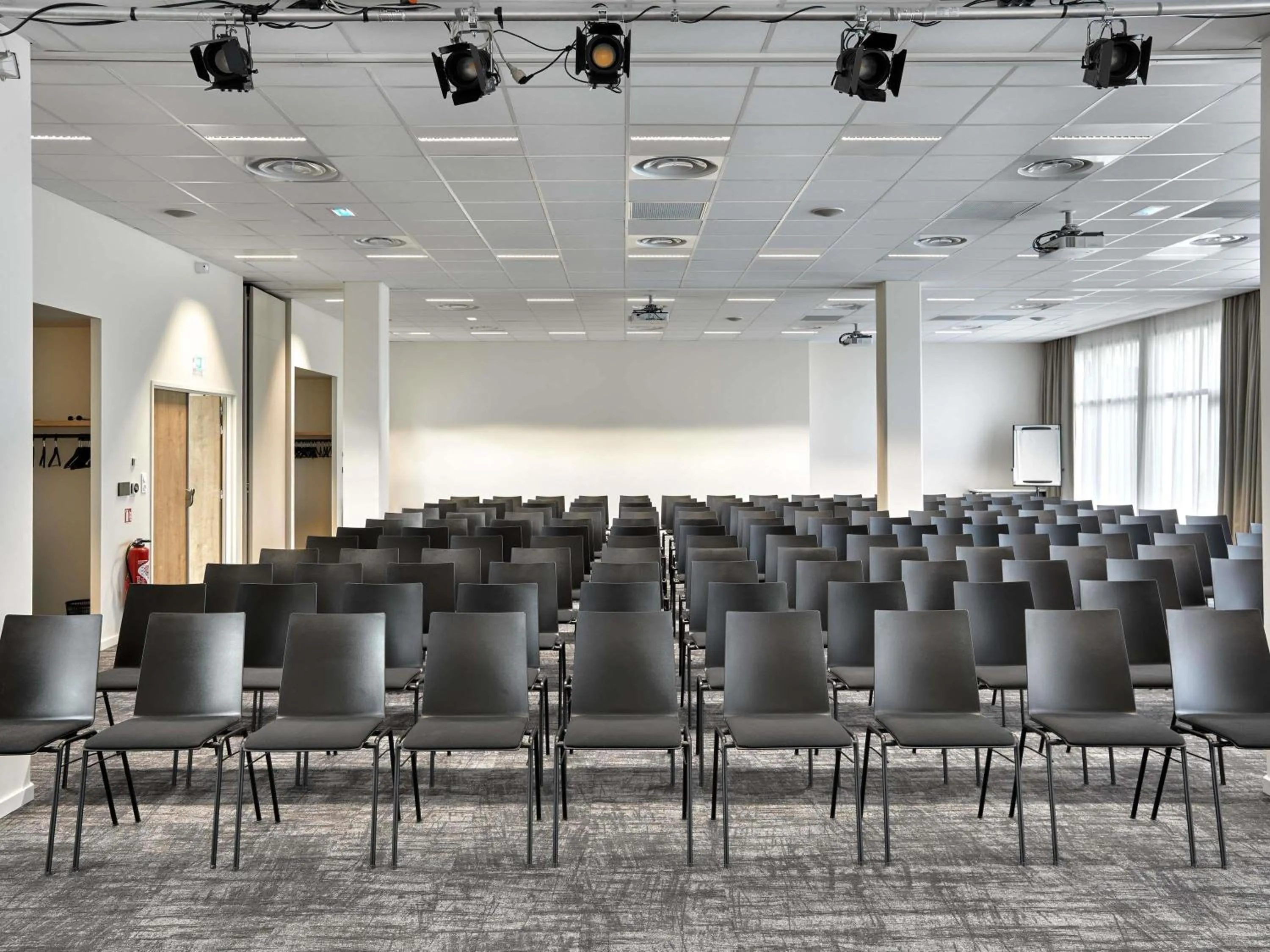 Meeting/conference room in ibis Styles La Roche-sur-Yon
