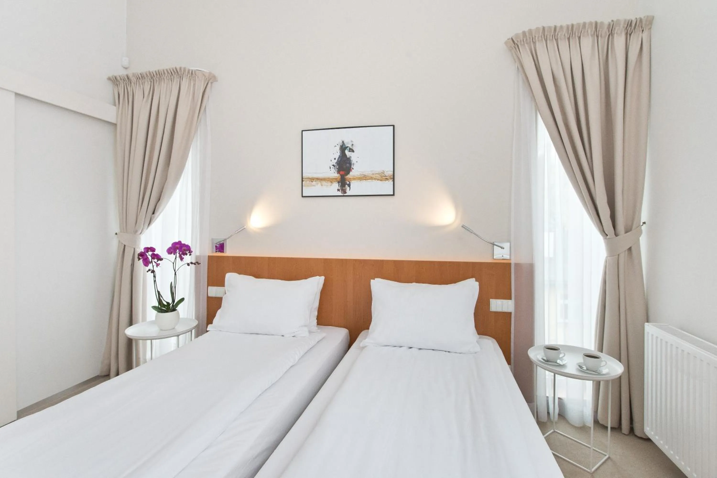 Photo of the whole room, Bed in Villa 21 by Victus