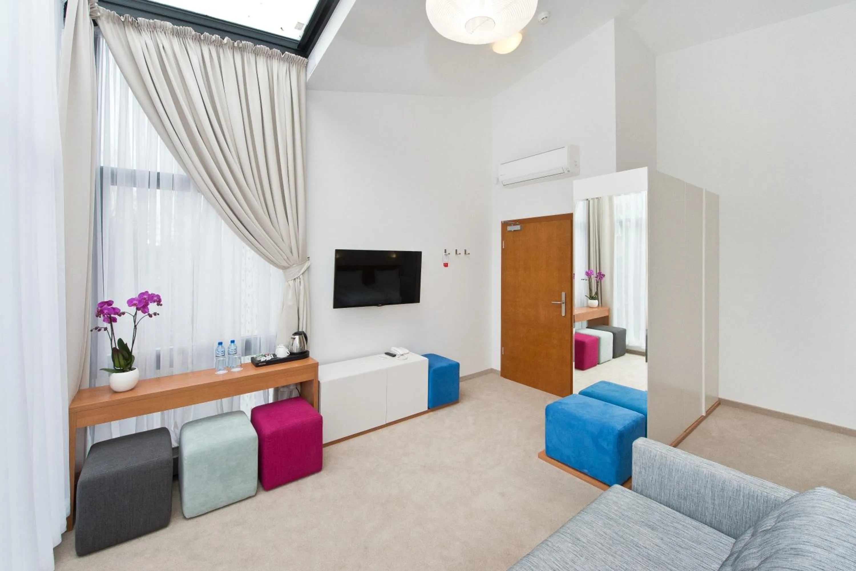 Spring, Bed in Villa 21 by Victus