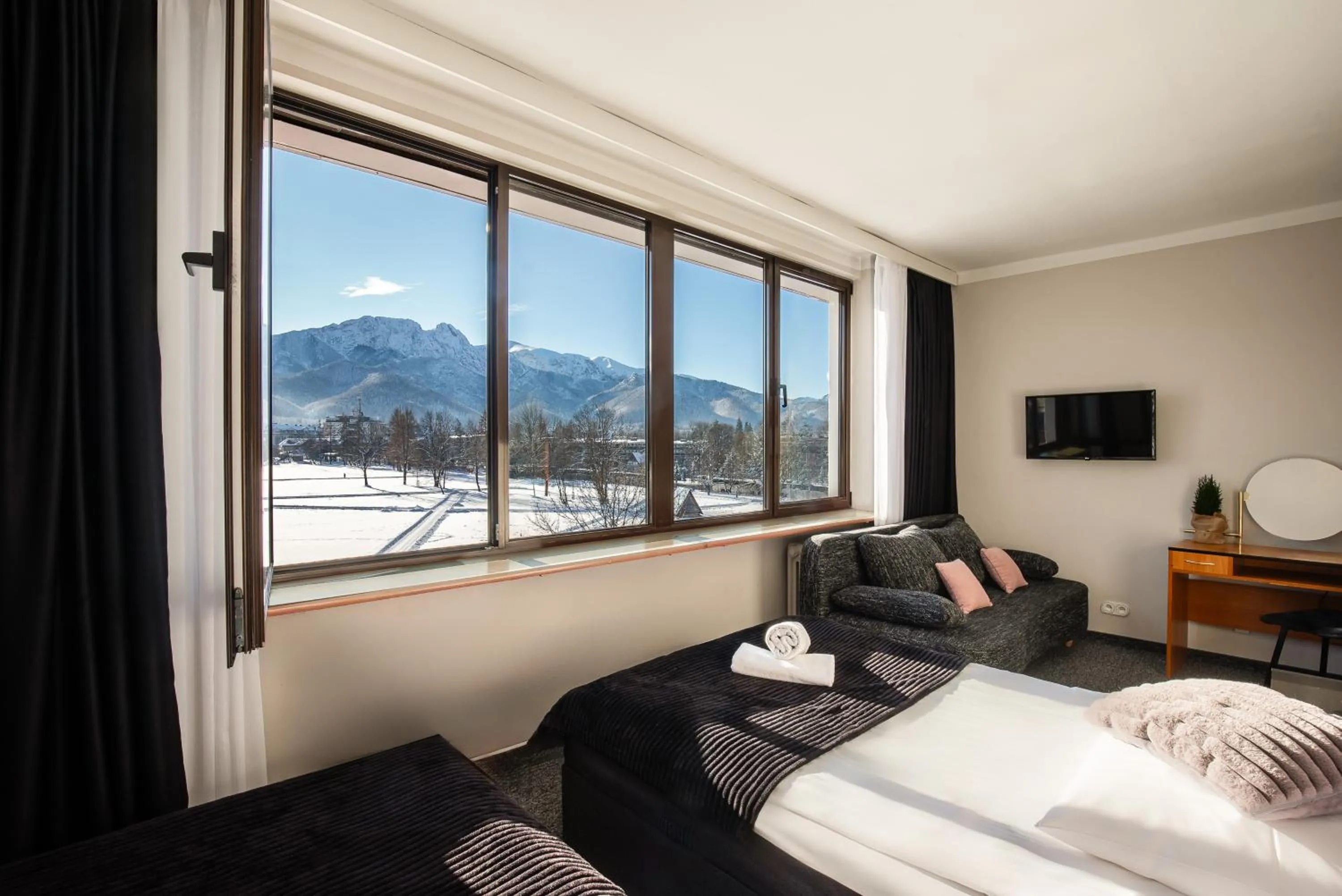 Bed in Hotel Helios 300m od Krupówek nowy BASEN od 12 lipca