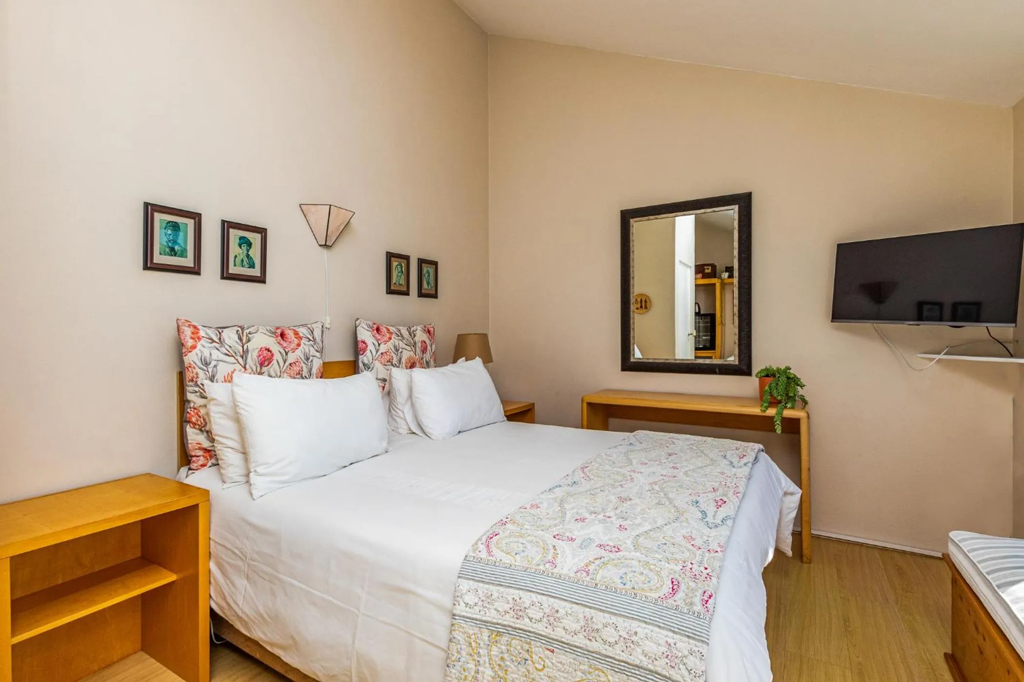 Bed in Admiralty Bed & Breakfast