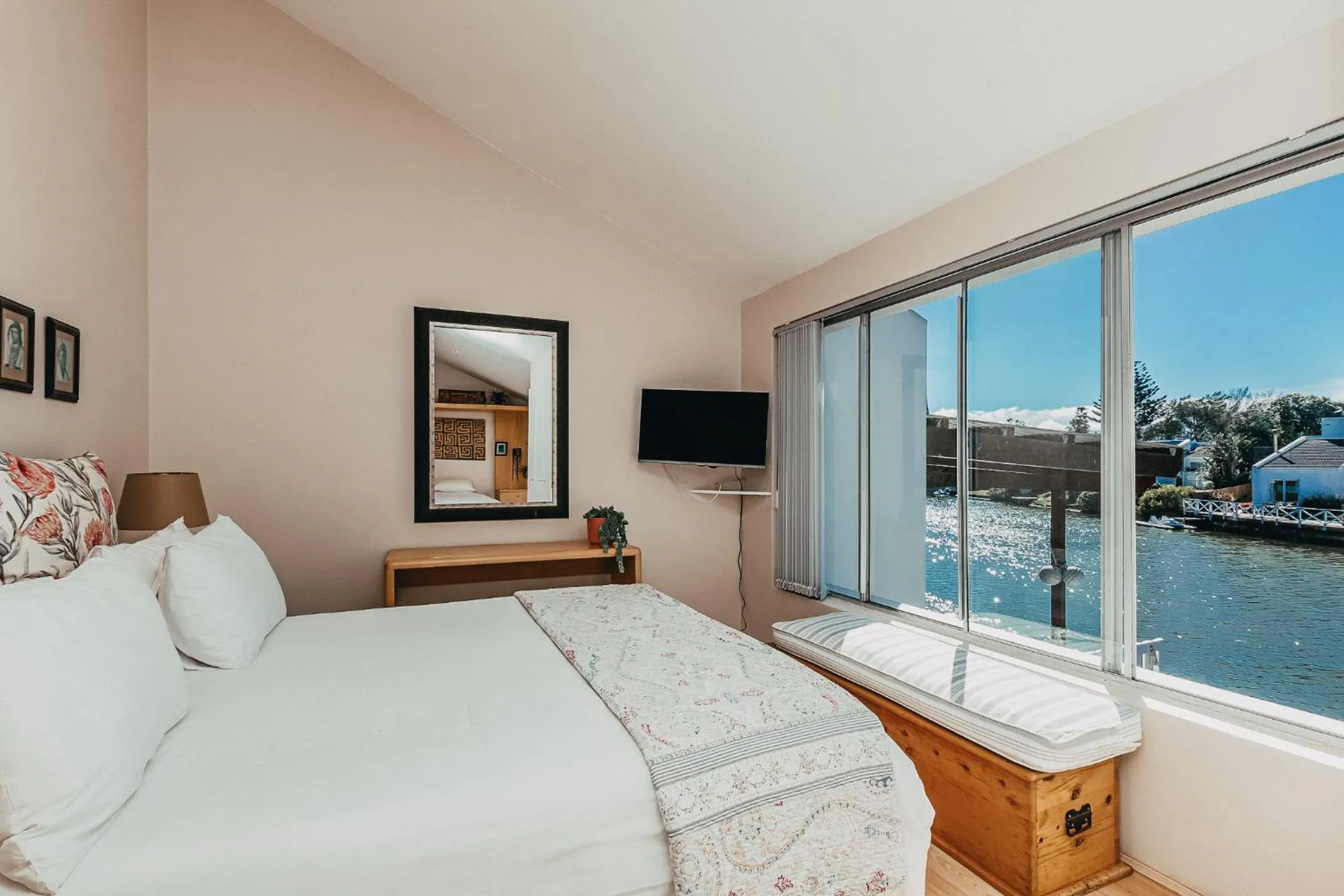 Bed in Admiralty Bed & Breakfast