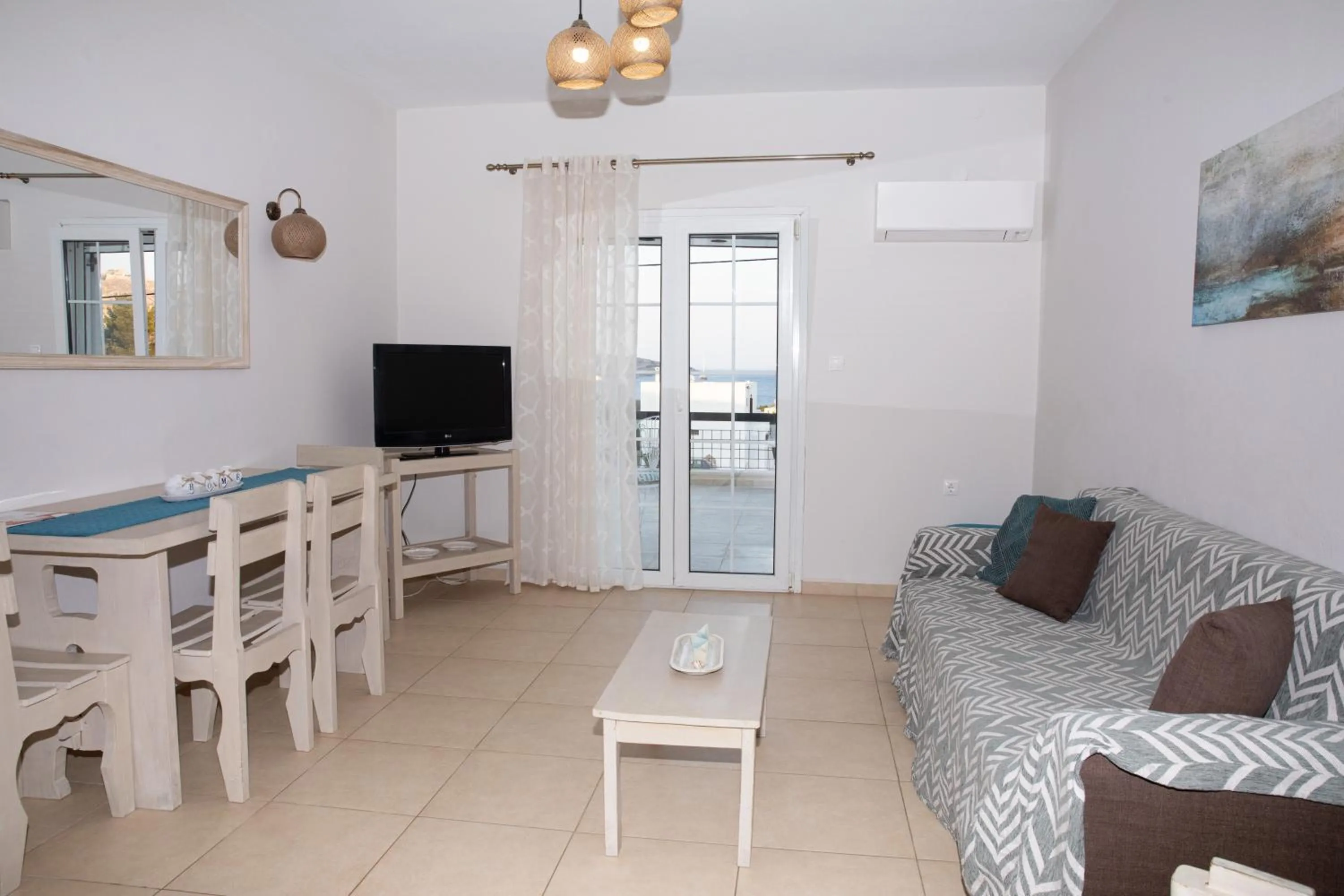 TV and multimedia in Hotel Elena