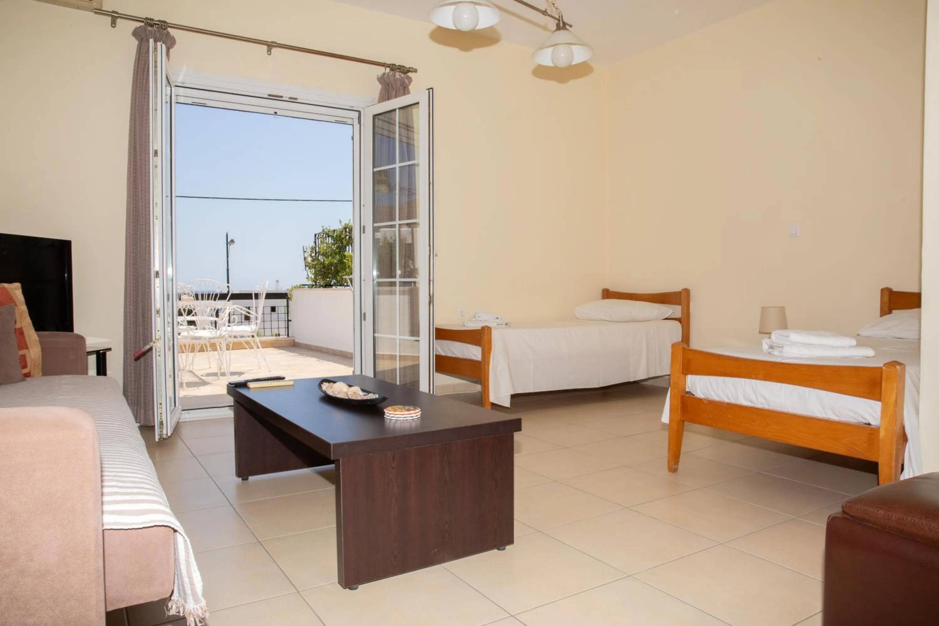 TV and multimedia, Bed in Hotel Elena