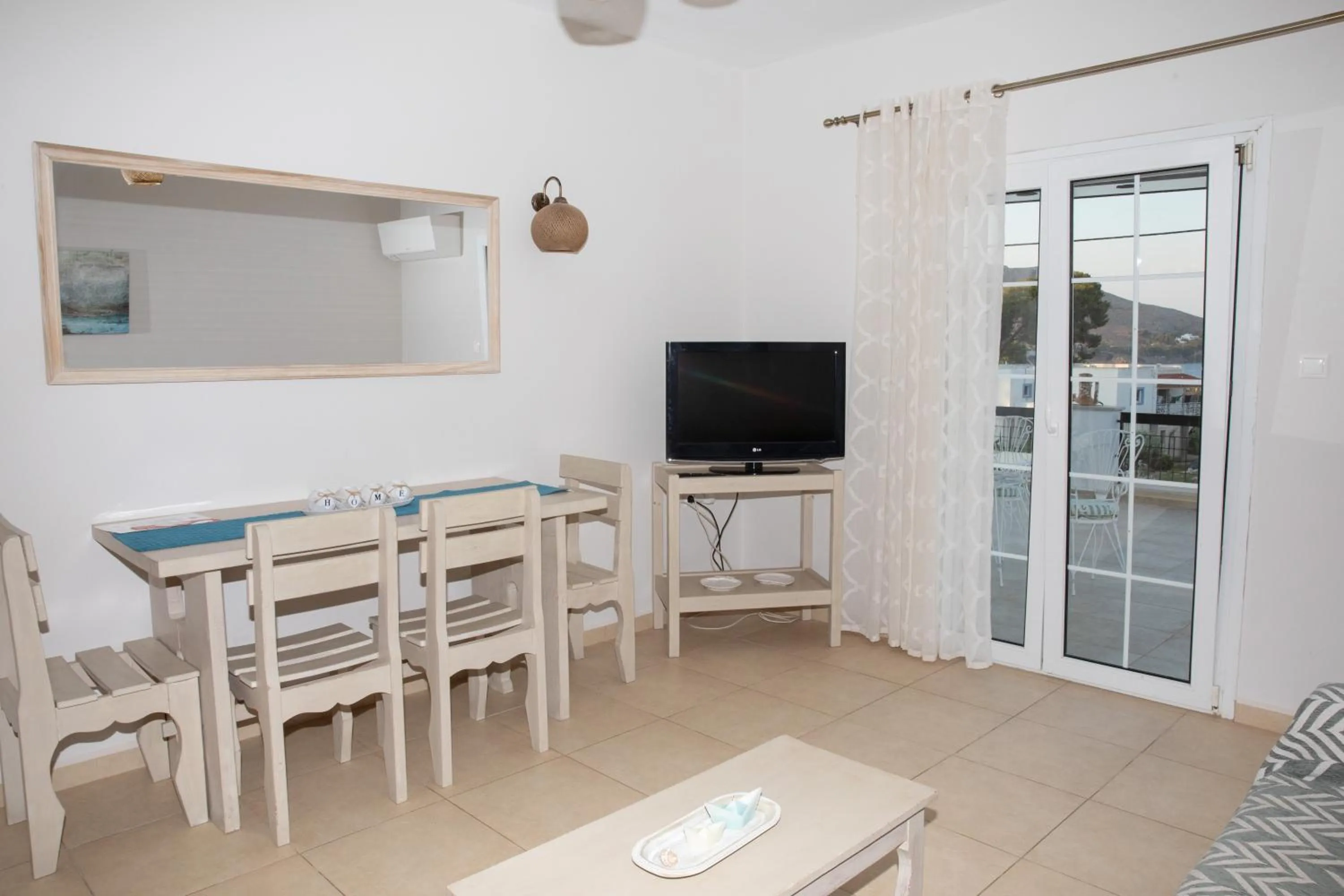 TV and multimedia in Hotel Elena