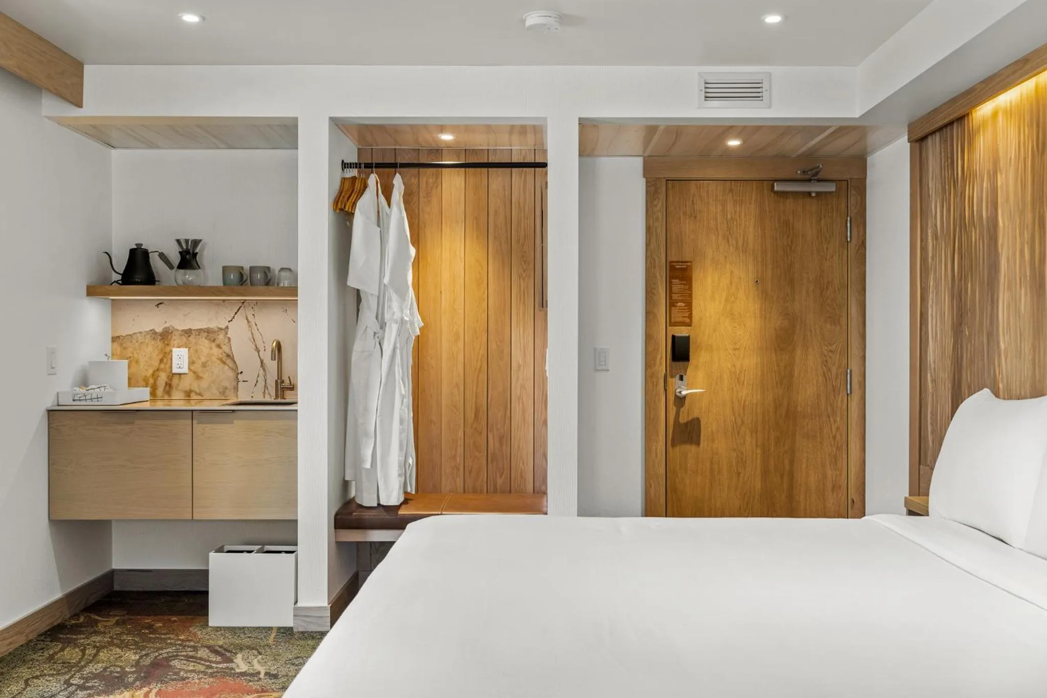 Bedroom, Bed in Otter Hotel