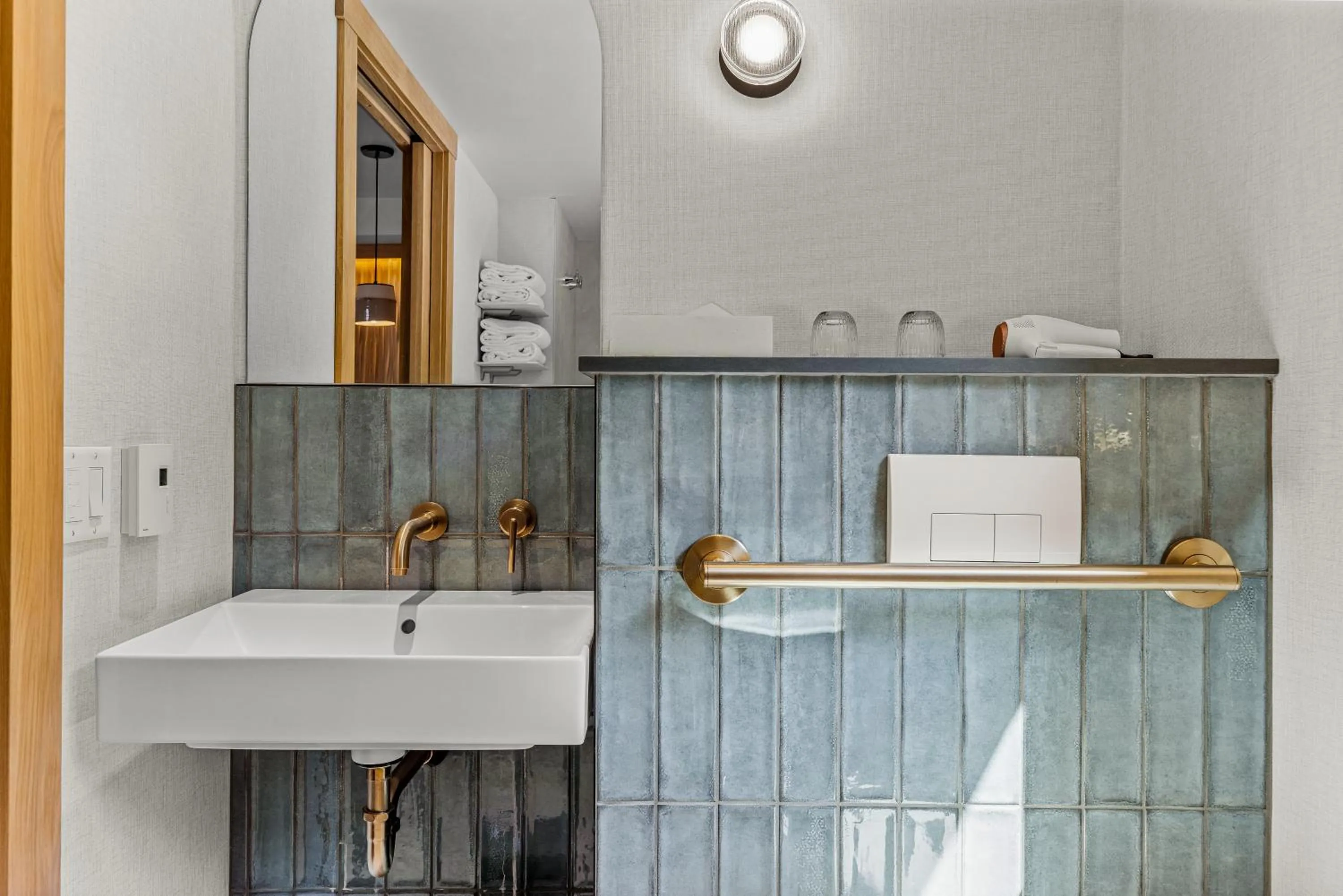 Bathroom in Otter Hotel