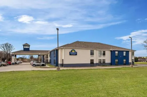 Days Inn by Wyndham Dallas Plano