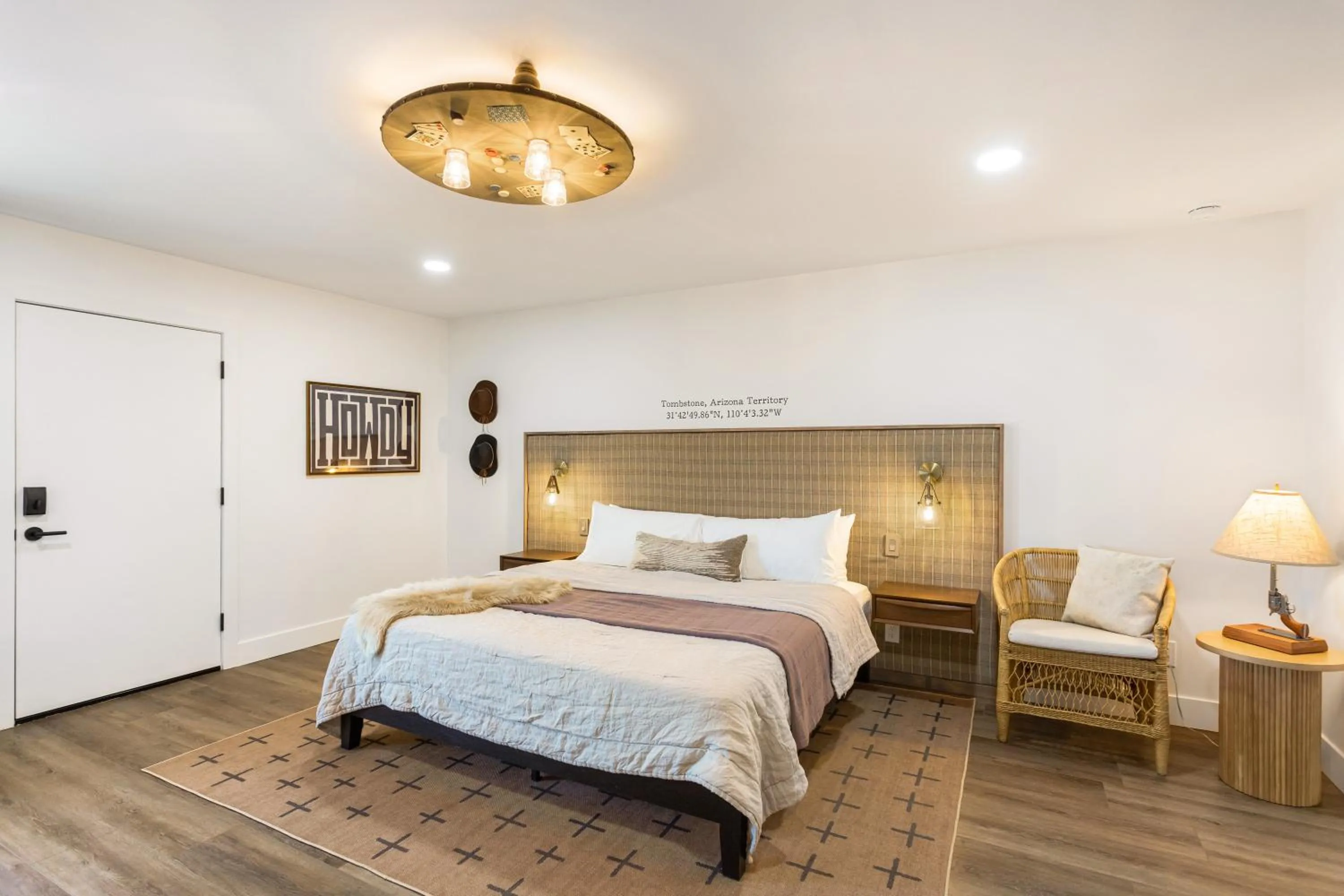 Standard King Room in Inn History Tombstone