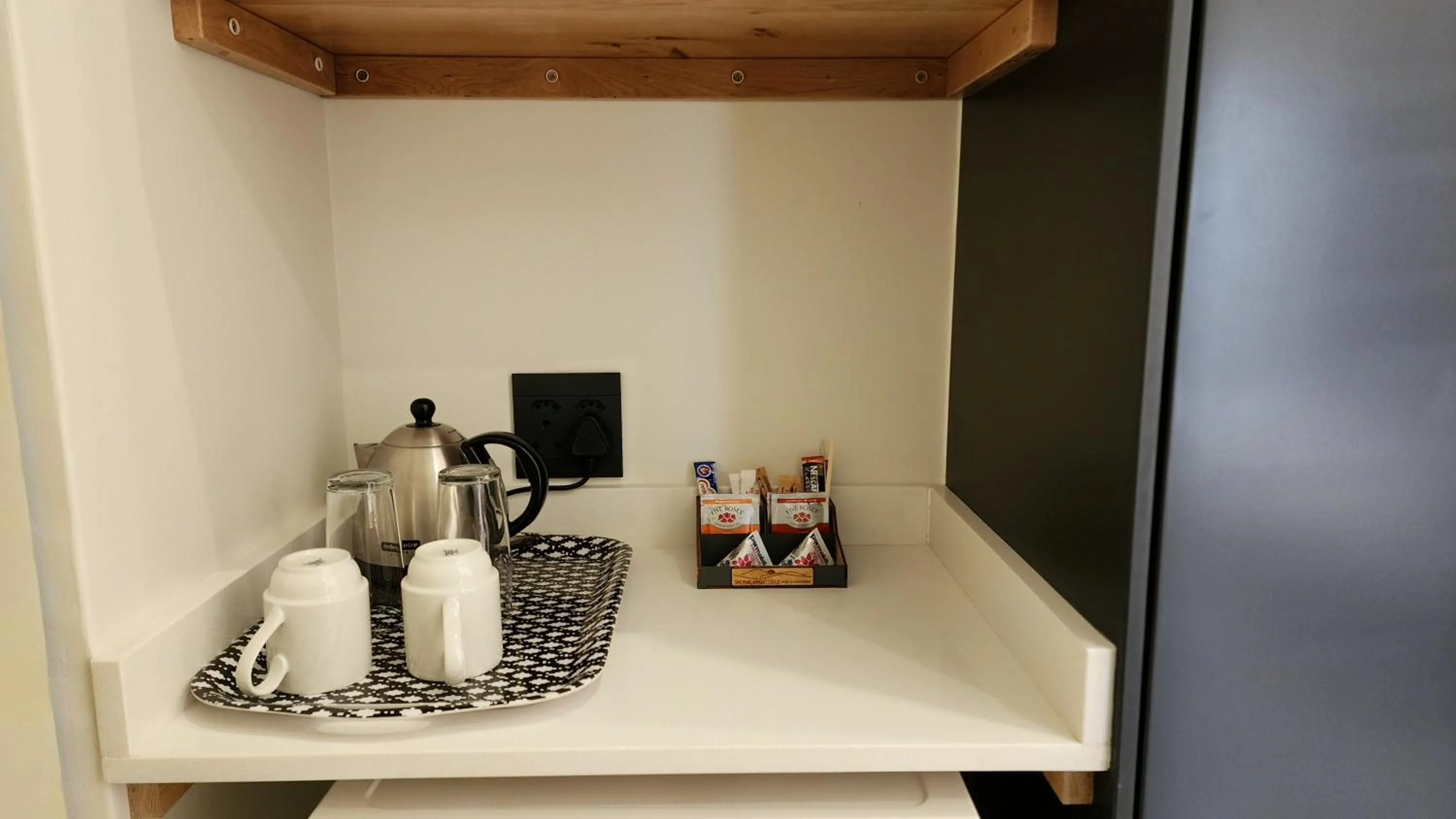 Coffee/tea facilities in Shonalanga Lodge