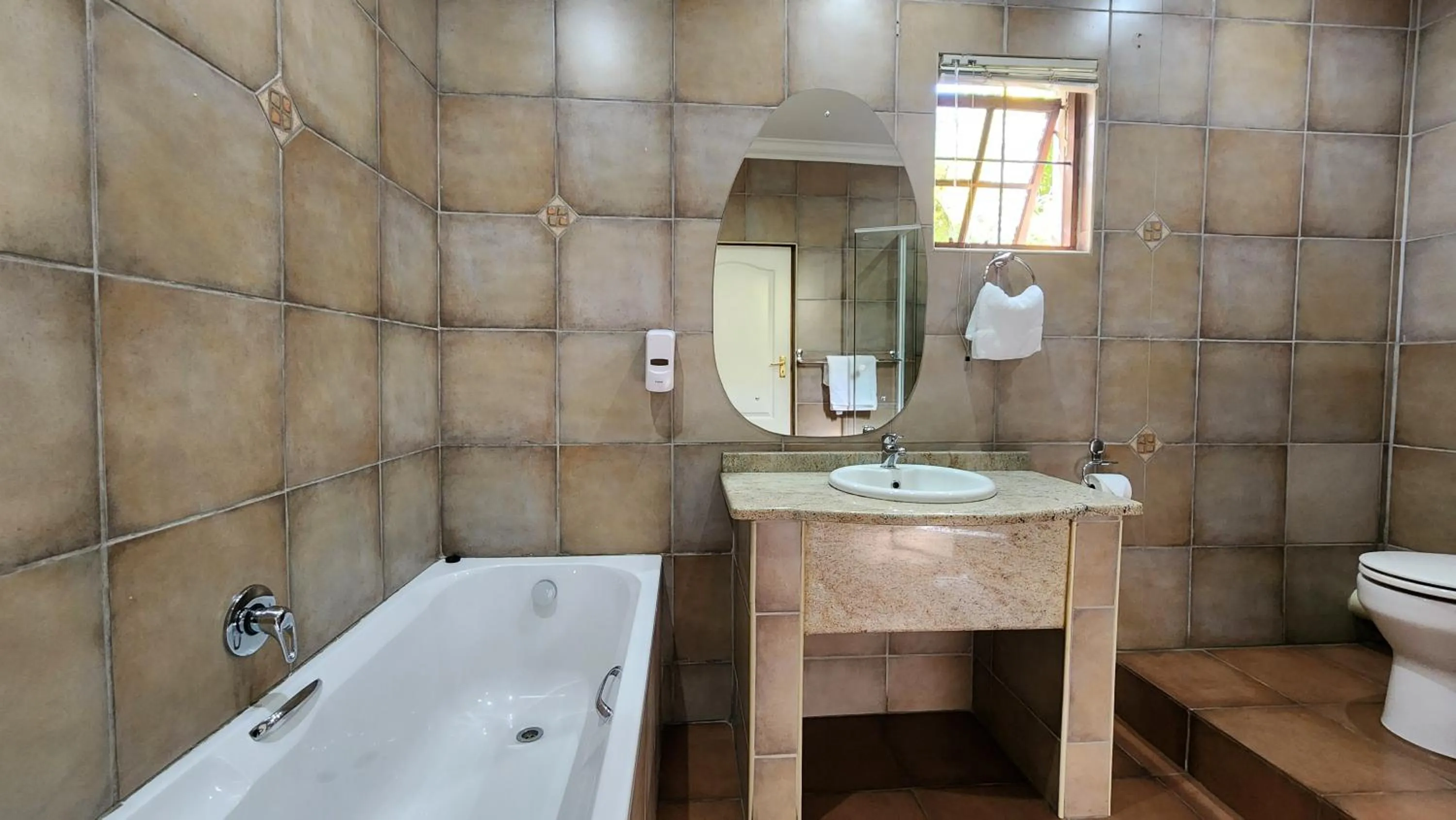Bathroom in Shonalanga Lodge
