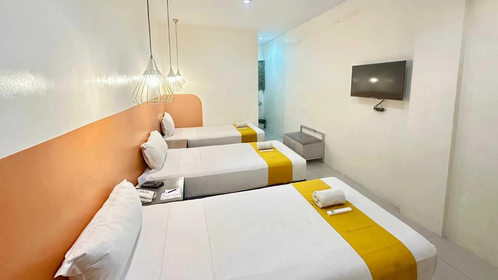 Photo of the whole room in Travelbee Capitol Inn